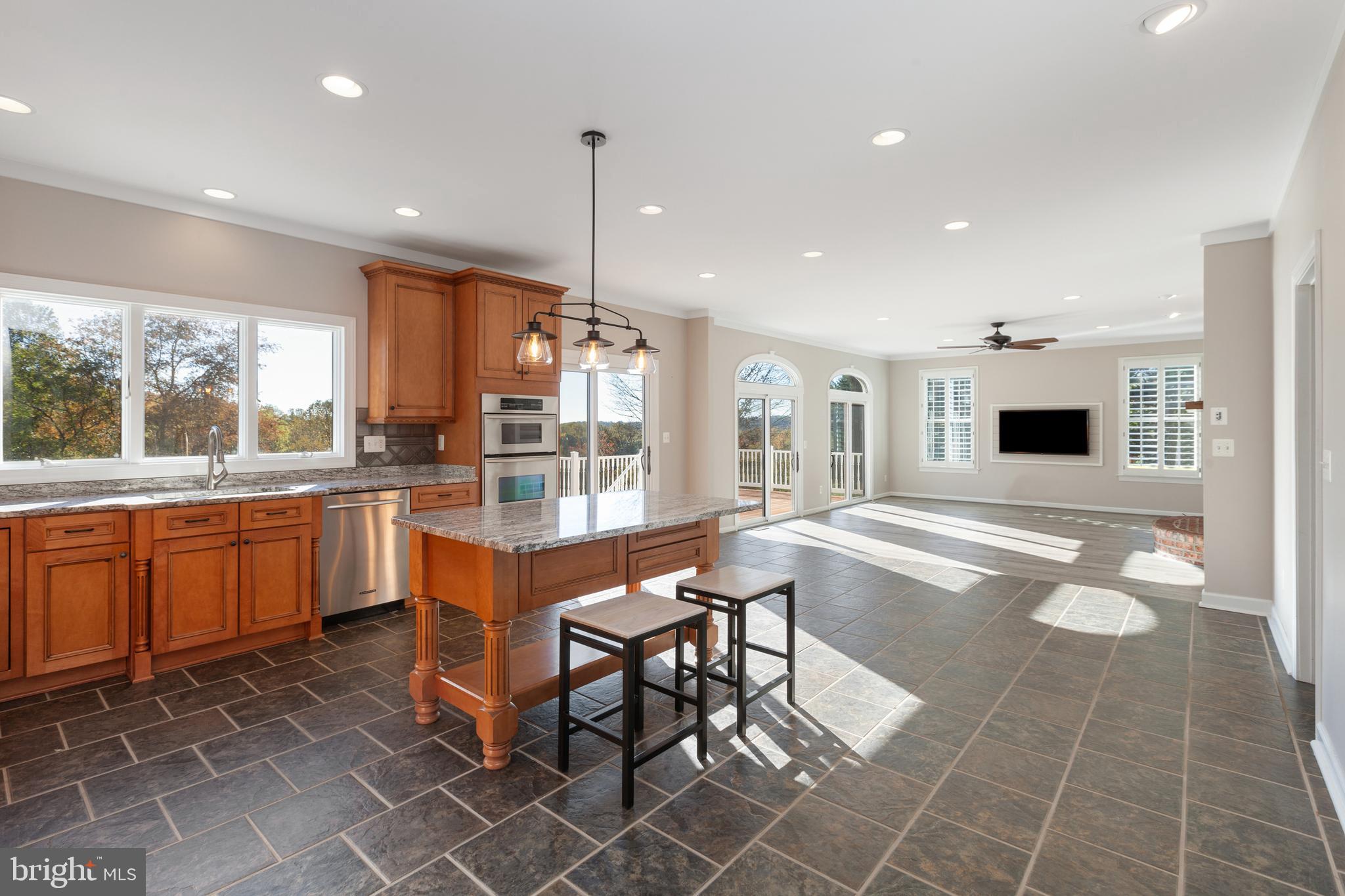 LA VISTA MANOR - Residential