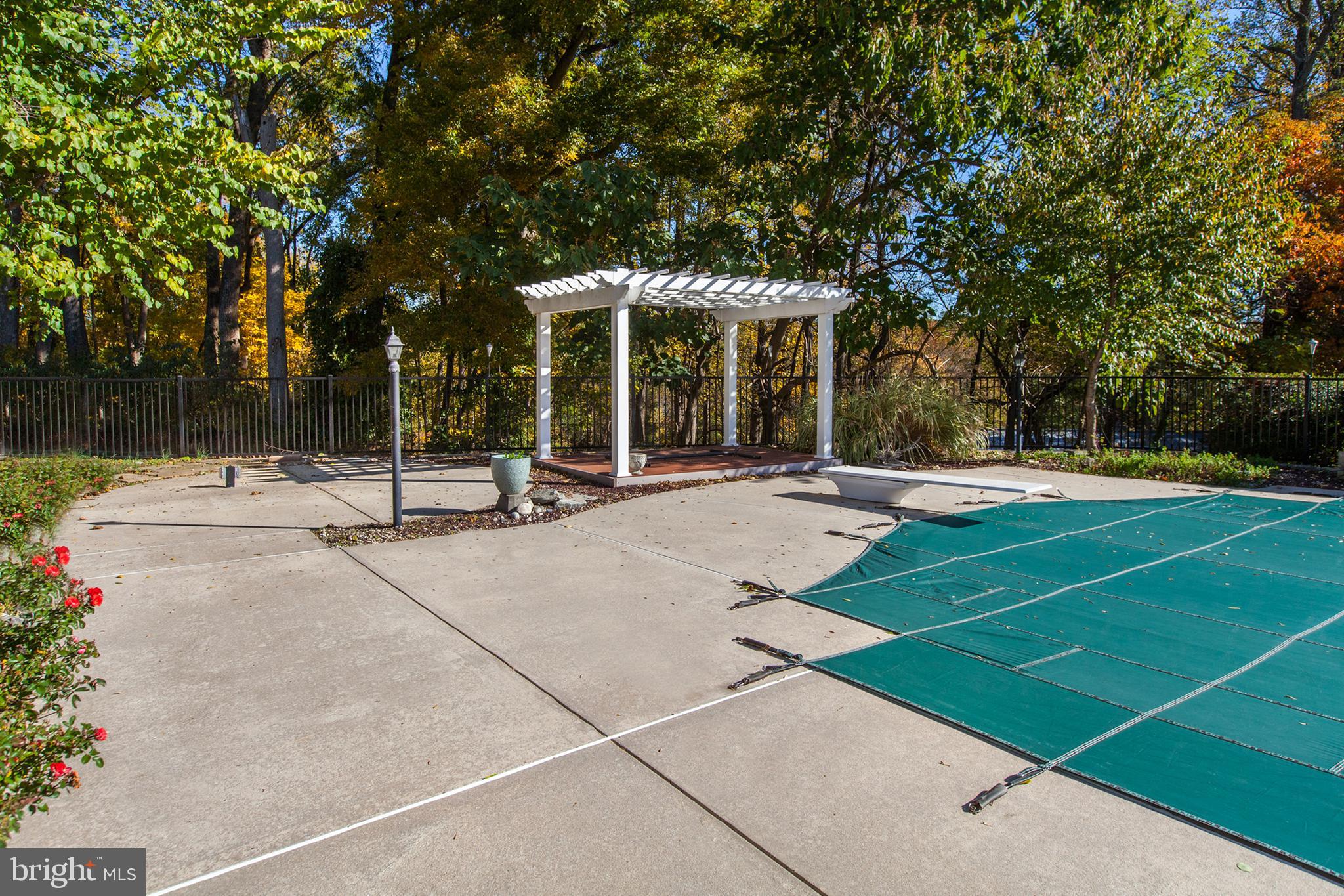 LA VISTA MANOR - Residential