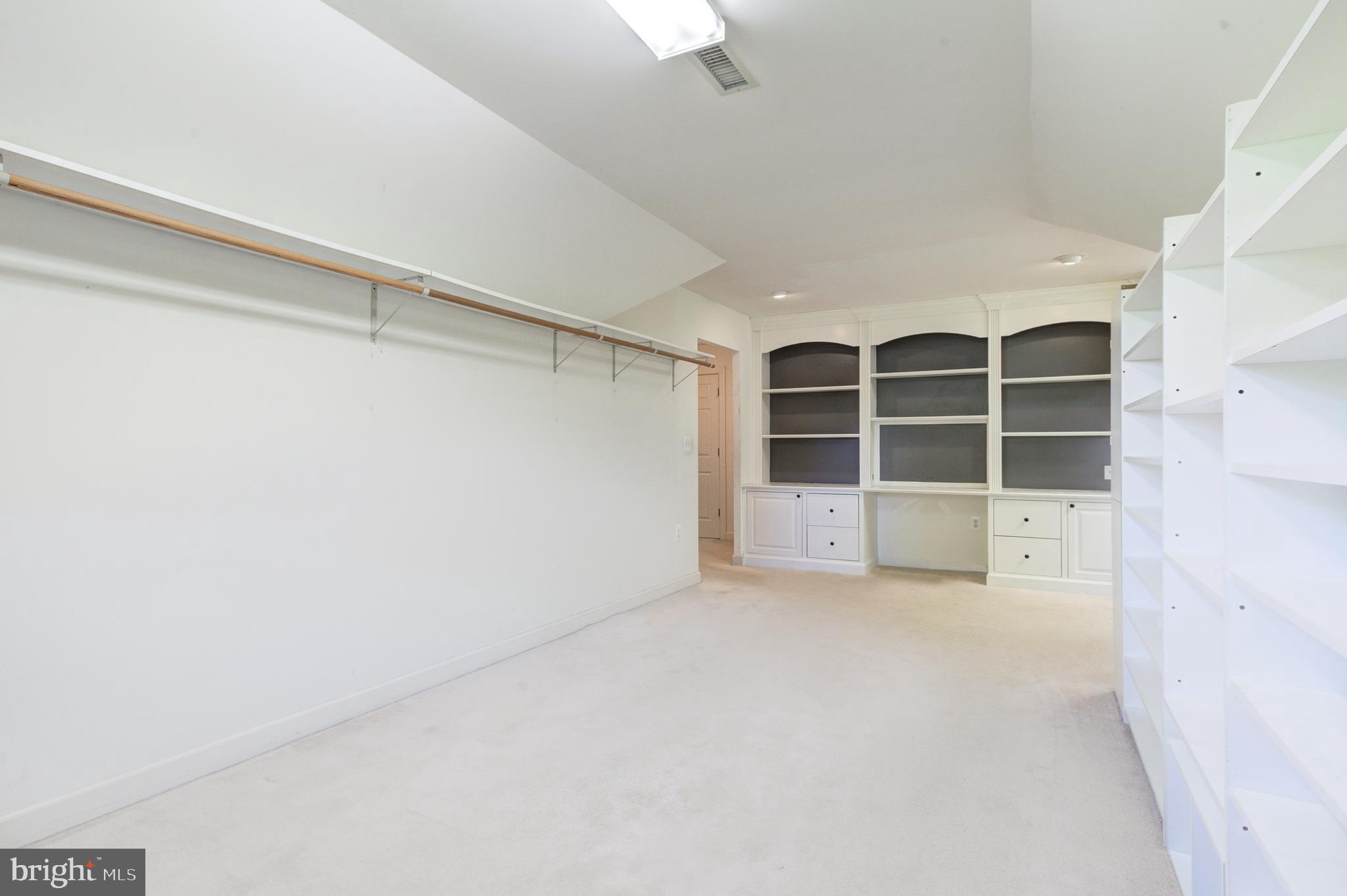 LA VISTA MANOR - Residential