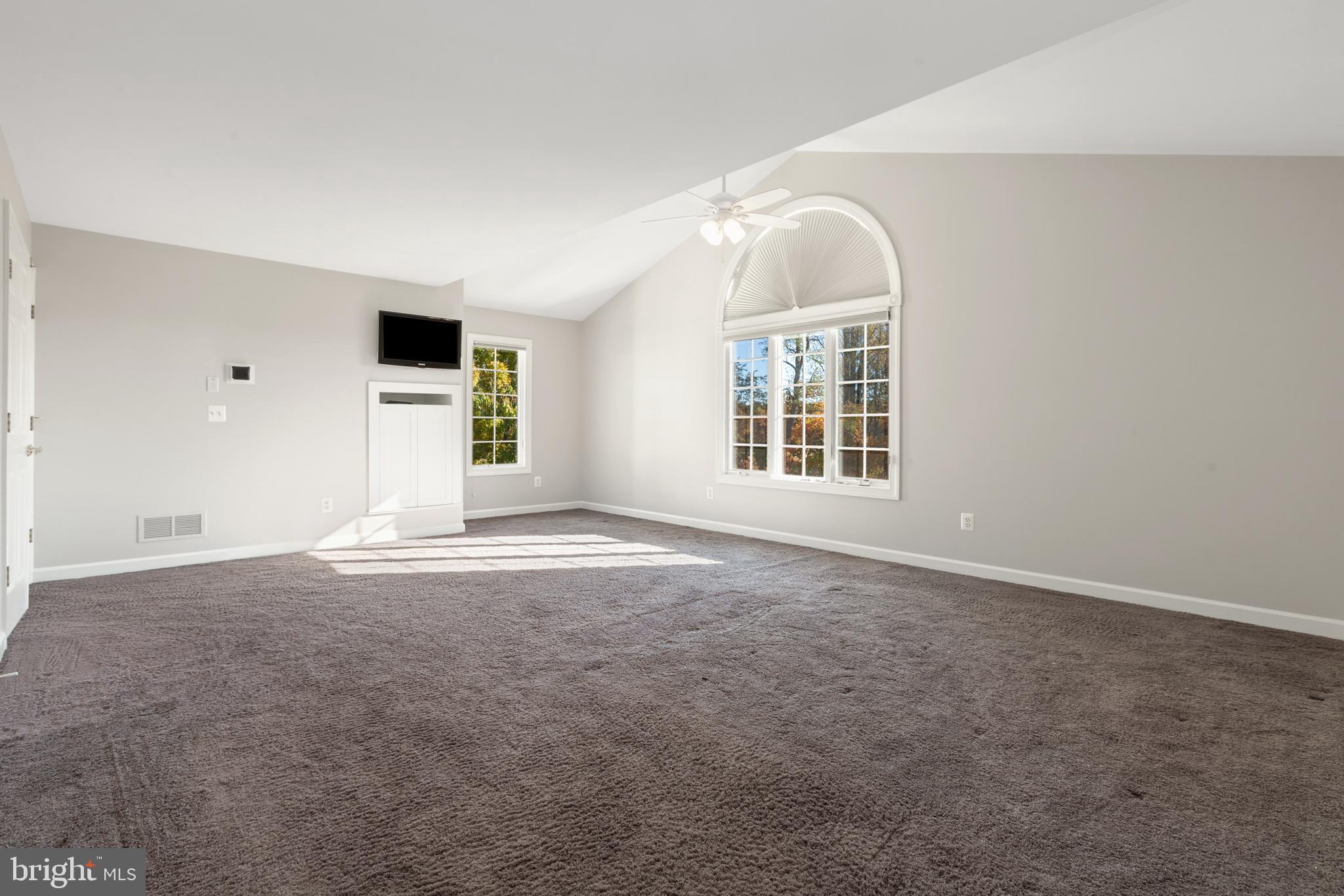 LA VISTA MANOR - Residential