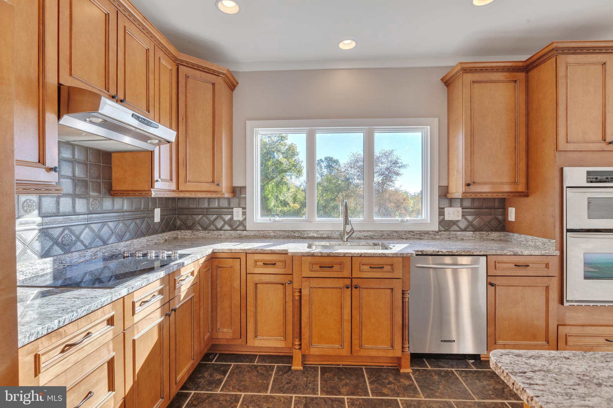 LA VISTA MANOR - Residential