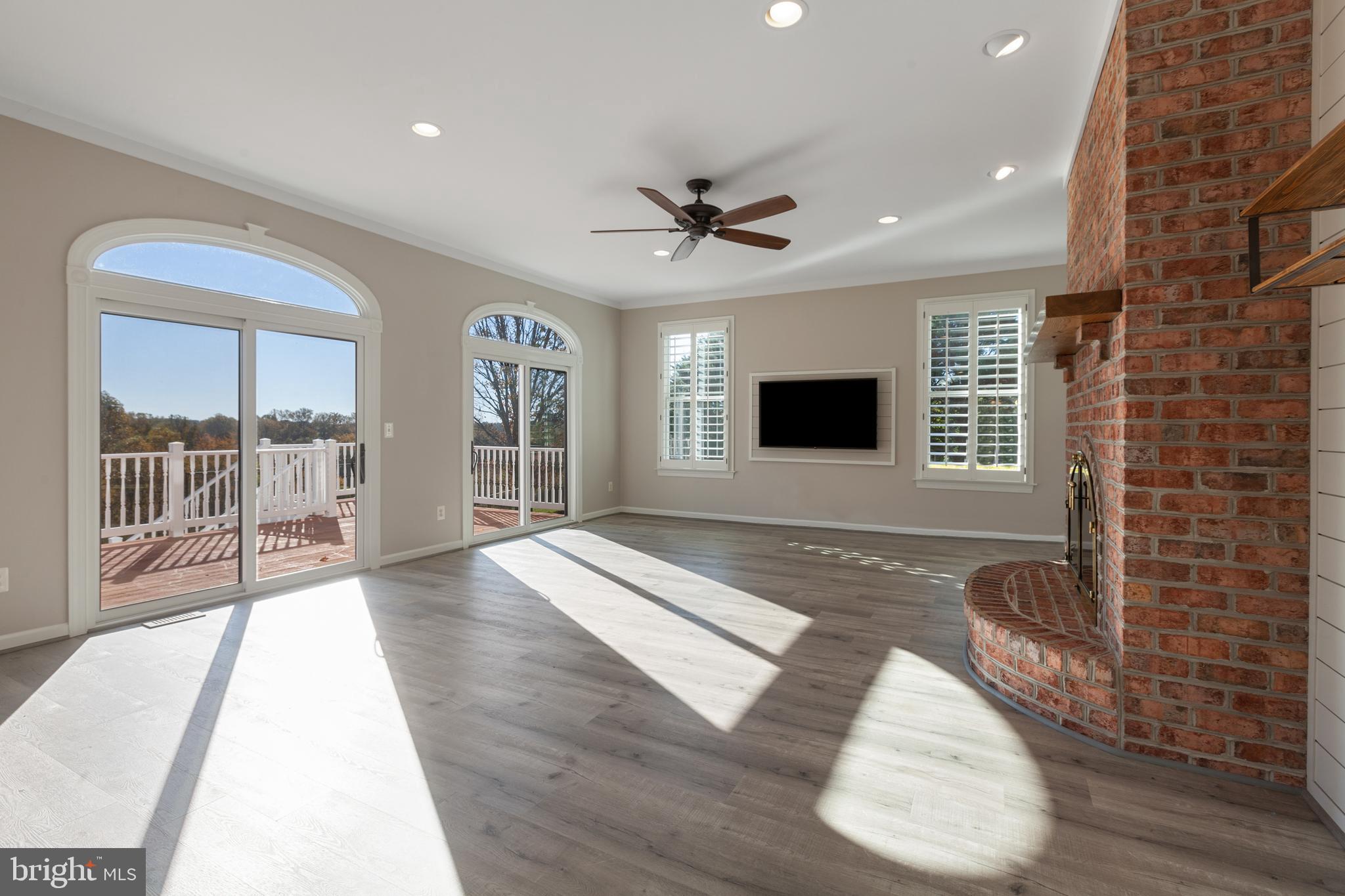 LA VISTA MANOR - Residential