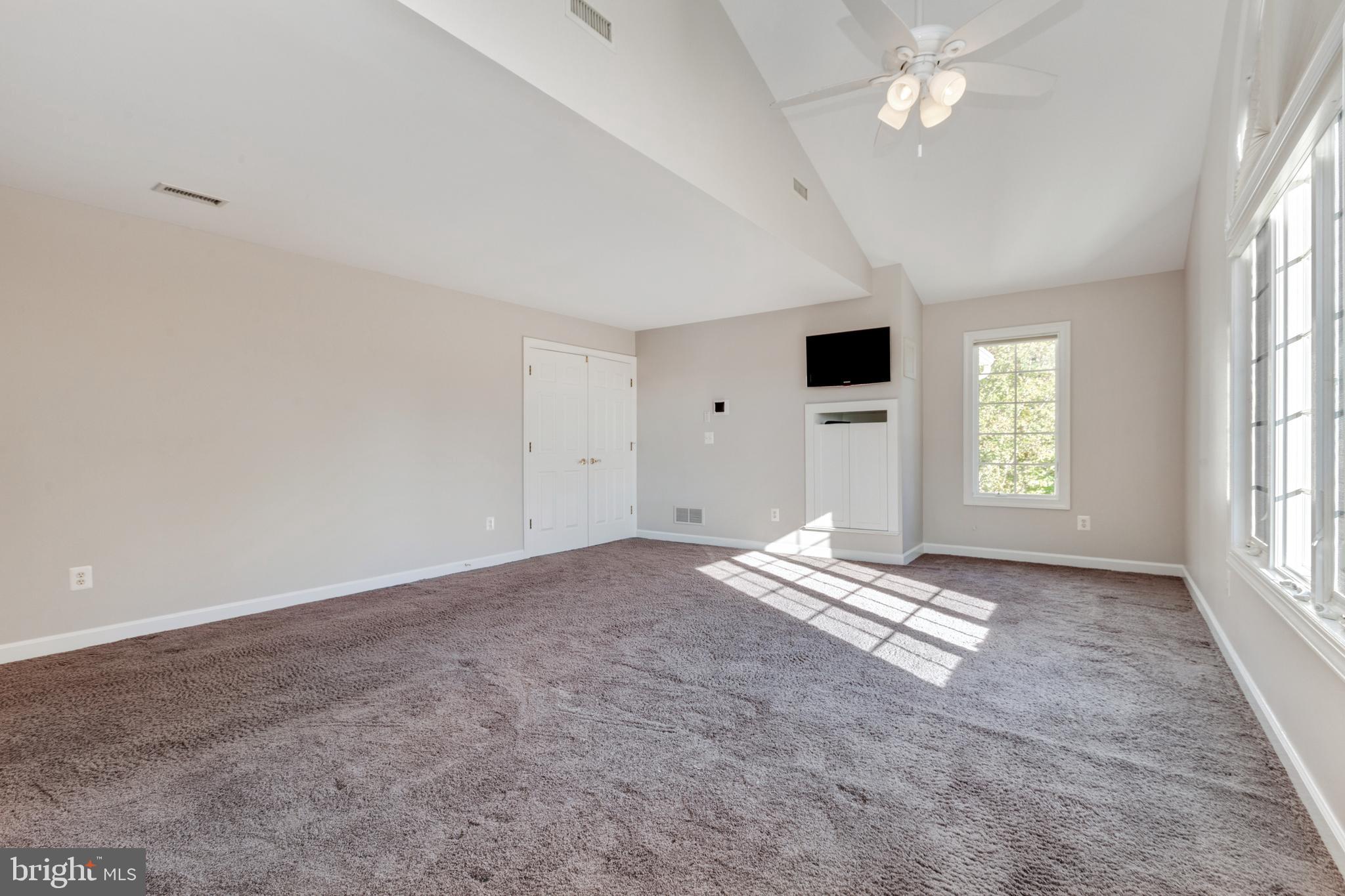 LA VISTA MANOR - Residential