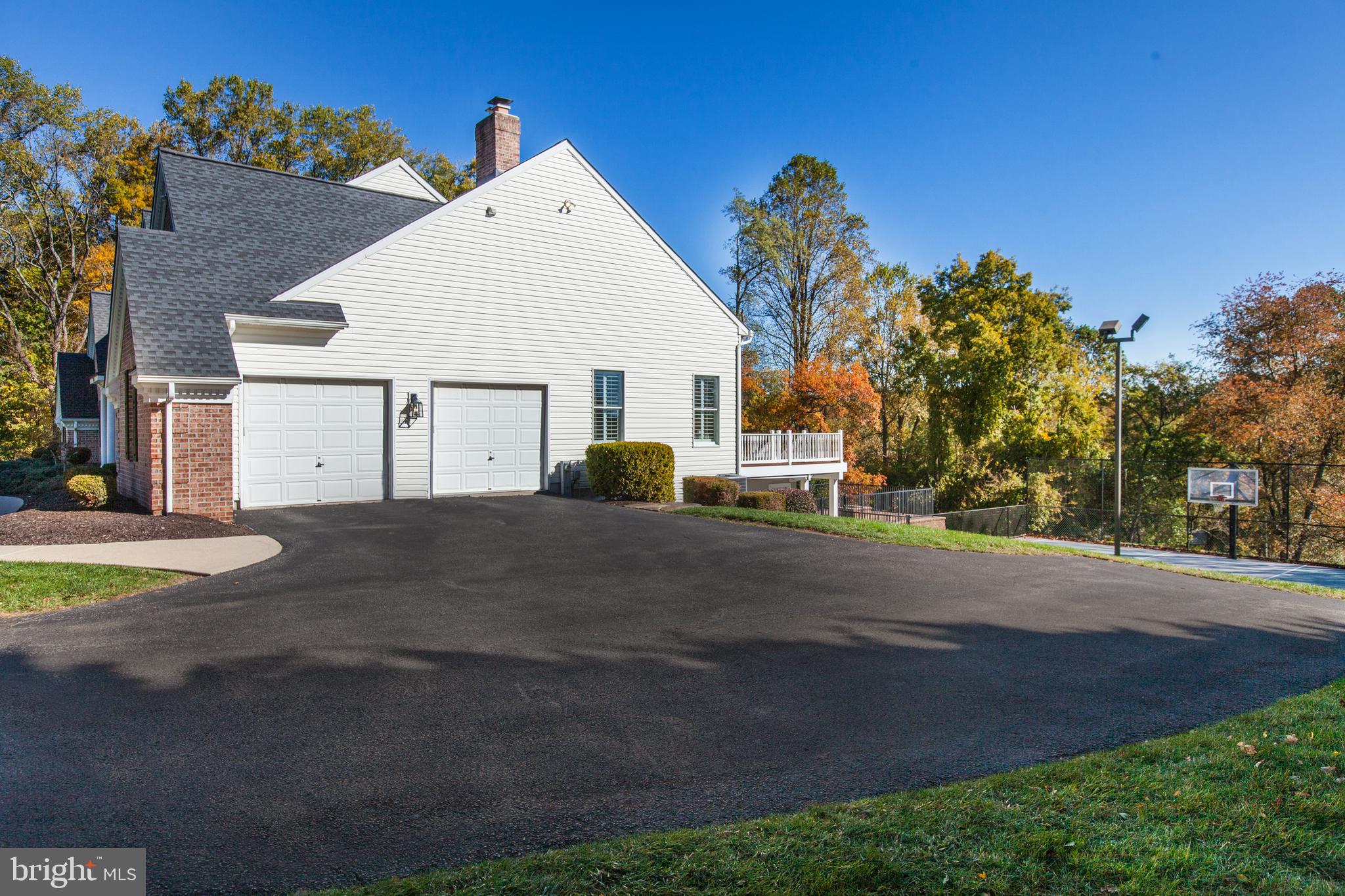 LA VISTA MANOR - Residential