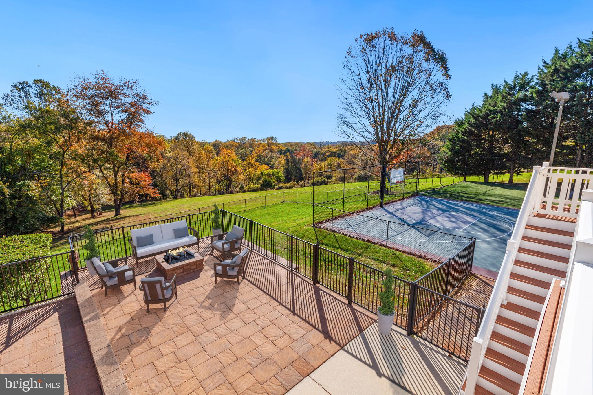 LA VISTA MANOR - Residential