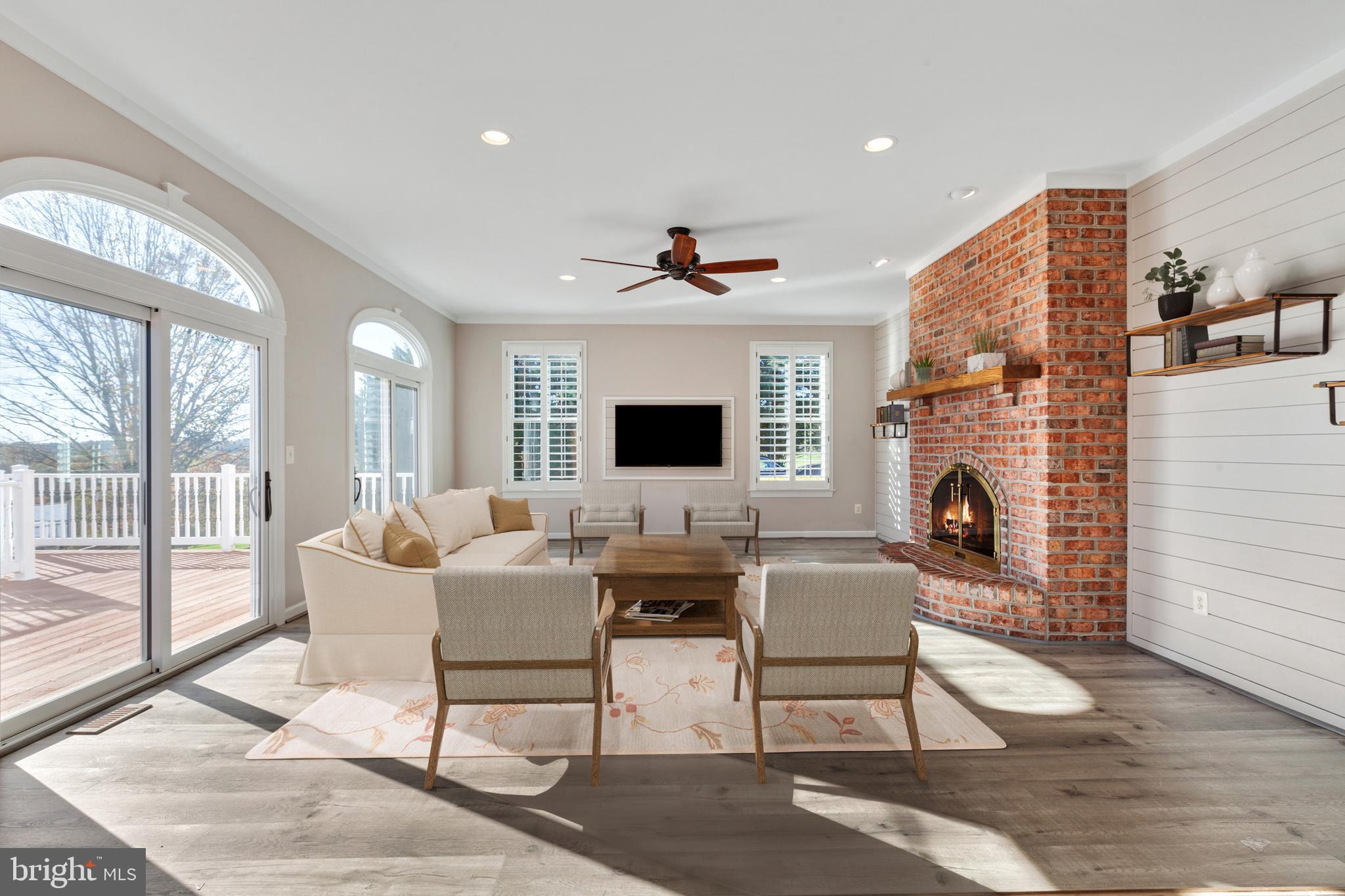 LA VISTA MANOR - Residential