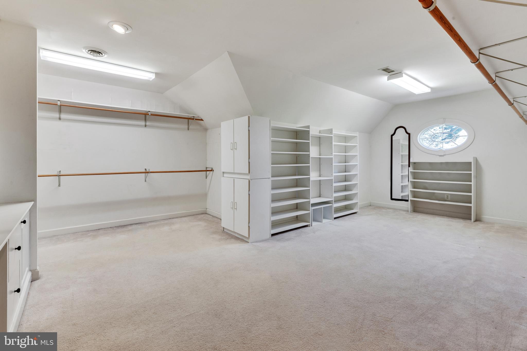 LA VISTA MANOR - Residential