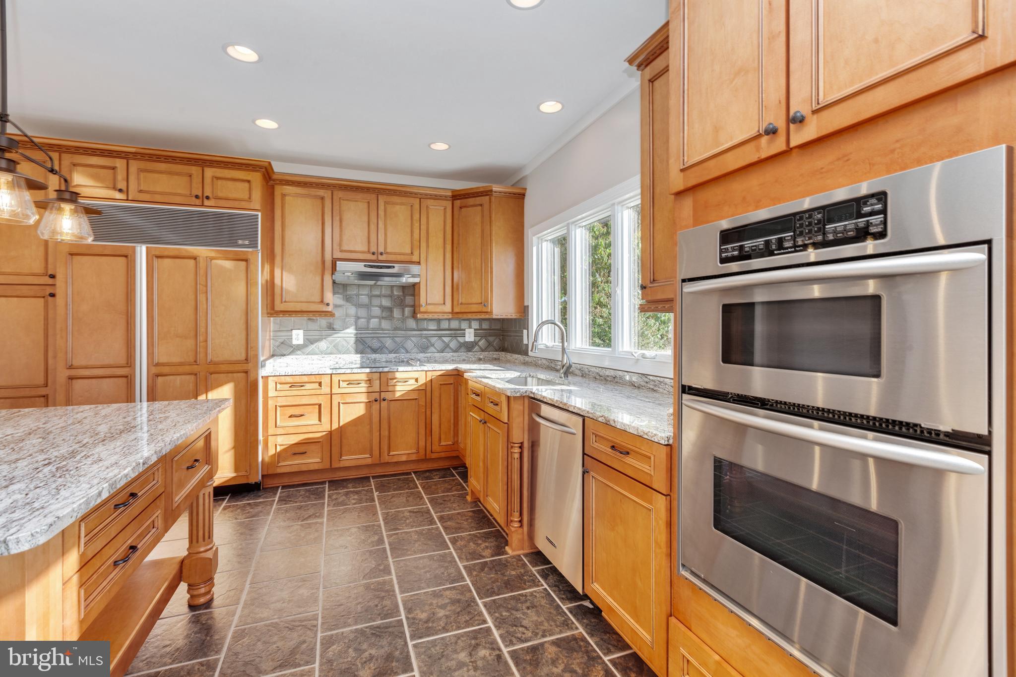 LA VISTA MANOR - Residential