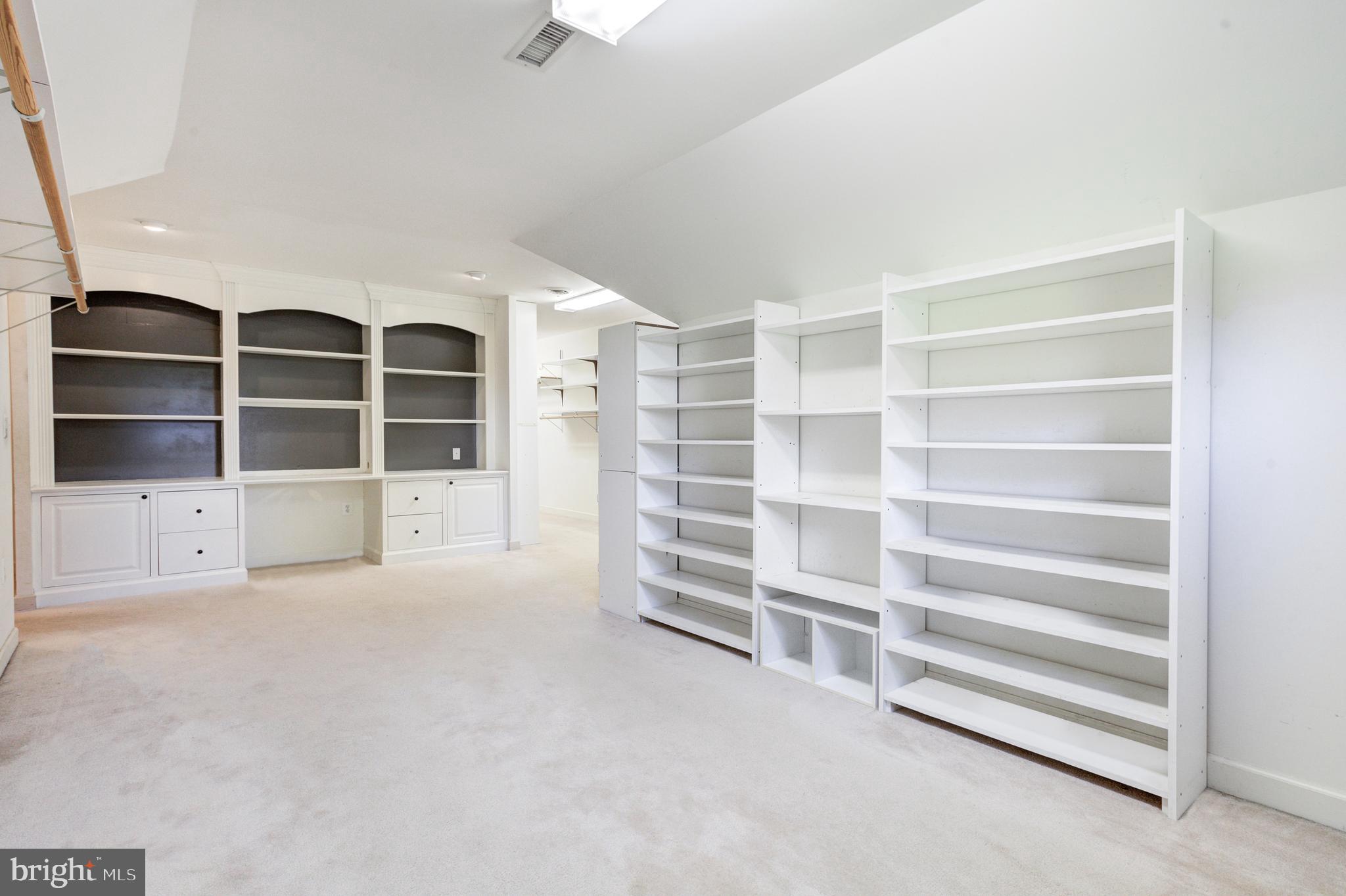 LA VISTA MANOR - Residential