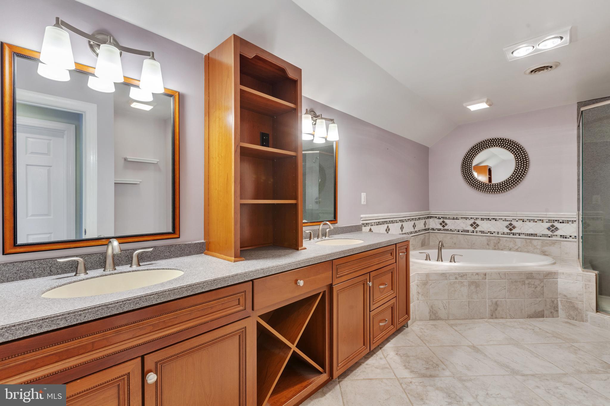 LA VISTA MANOR - Residential