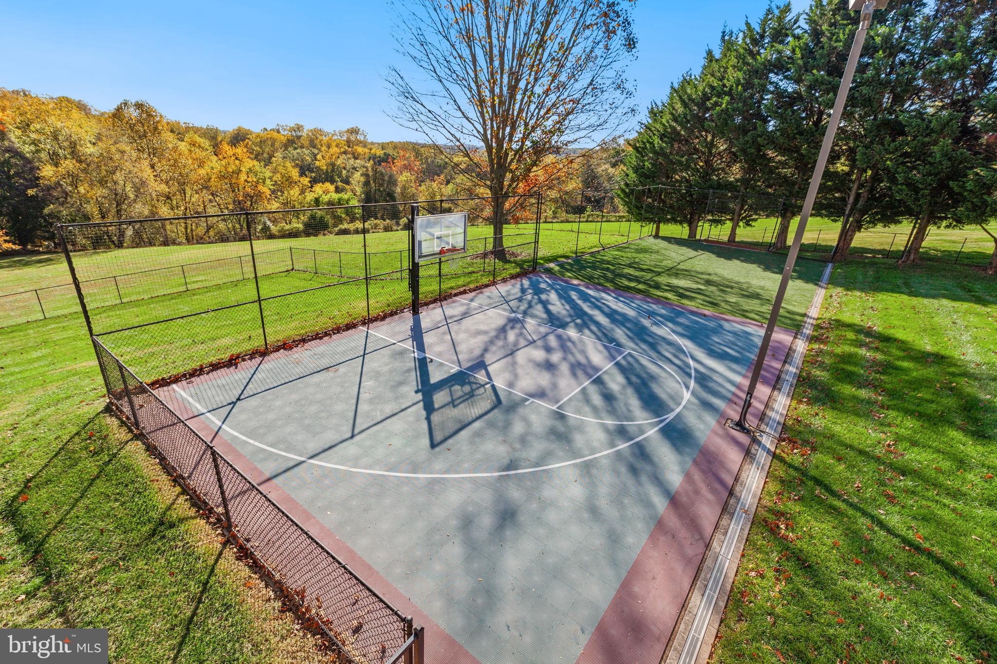 LA VISTA MANOR - Residential