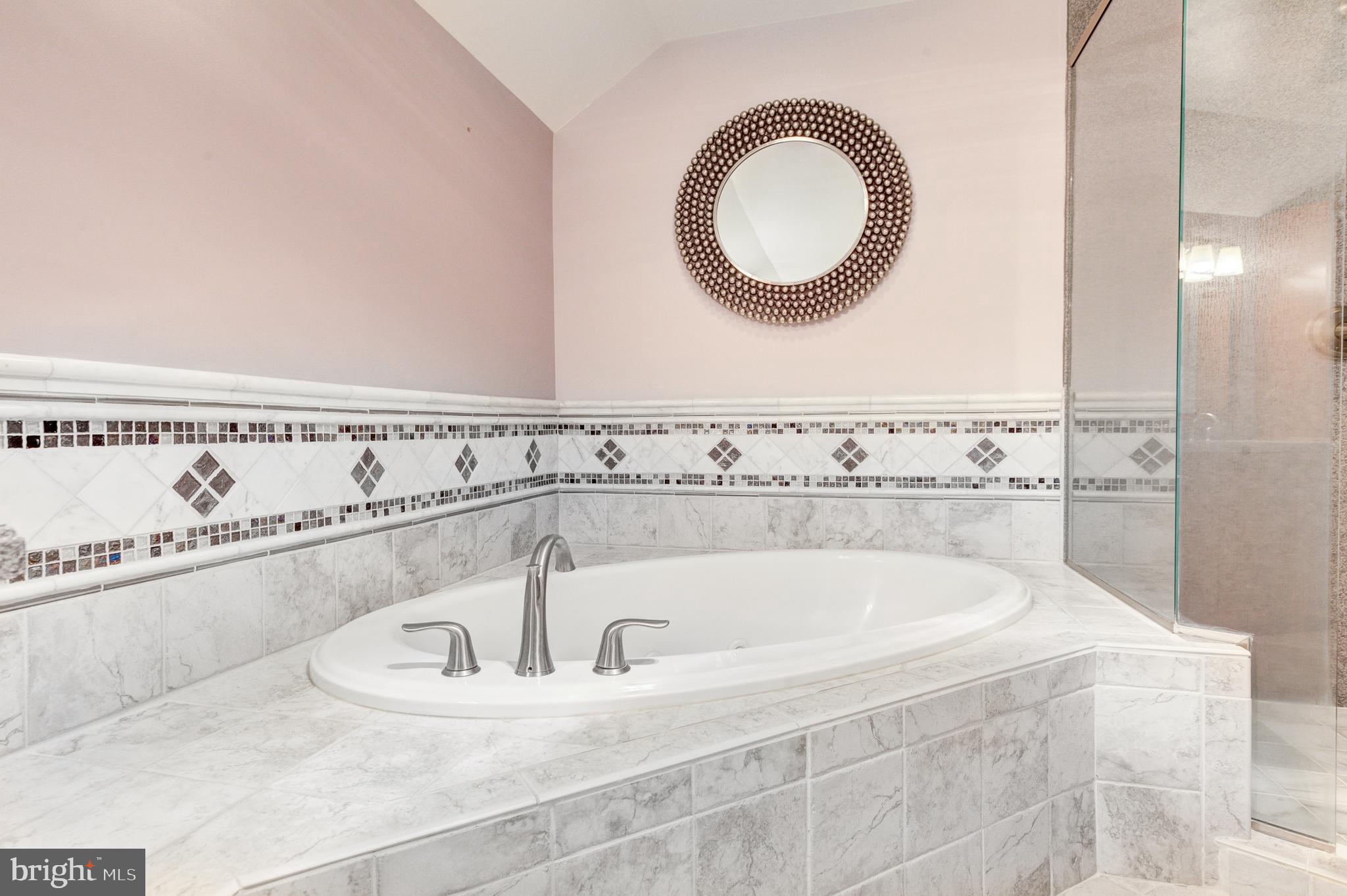 LA VISTA MANOR - Residential