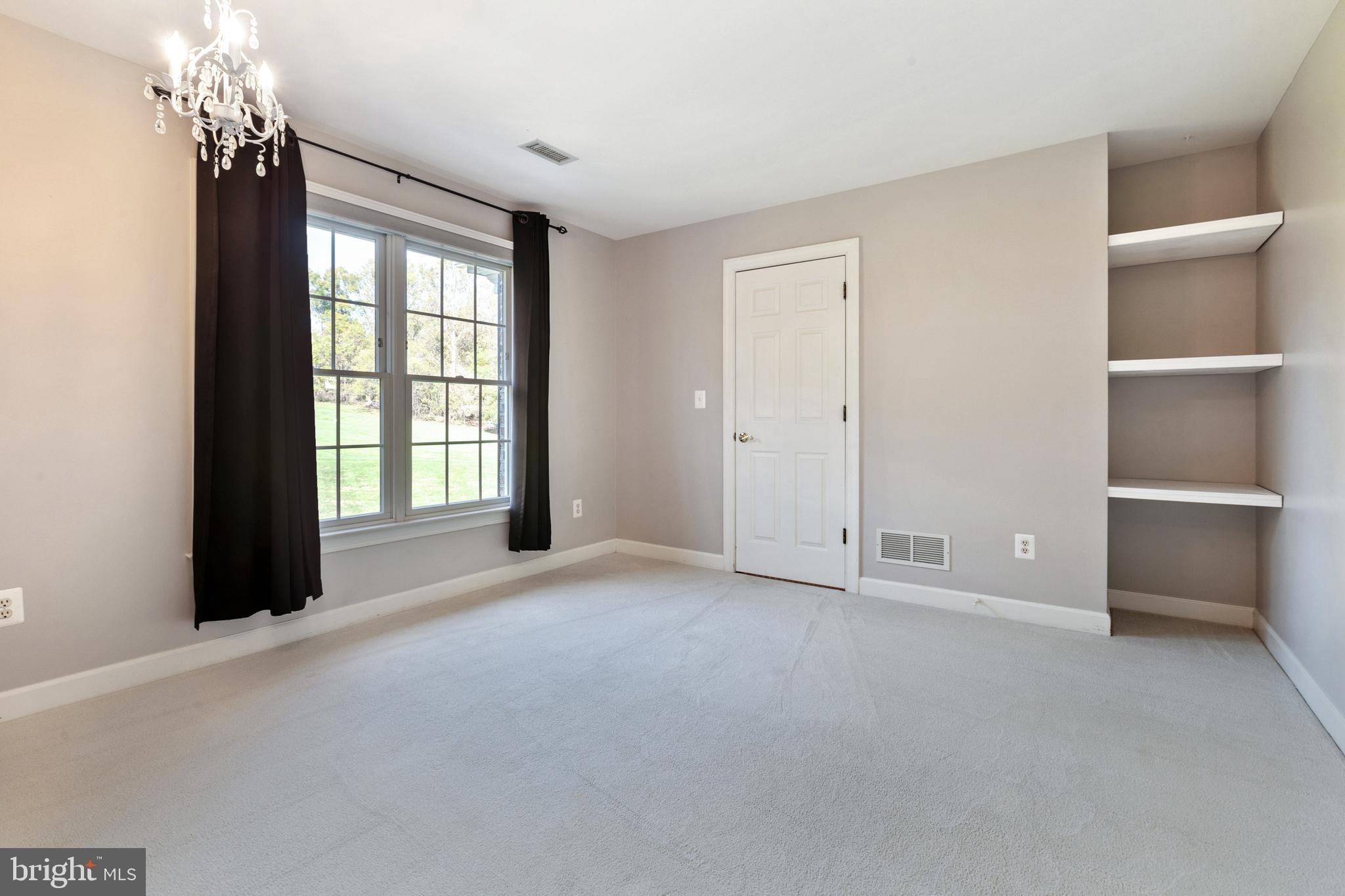 LA VISTA MANOR - Residential