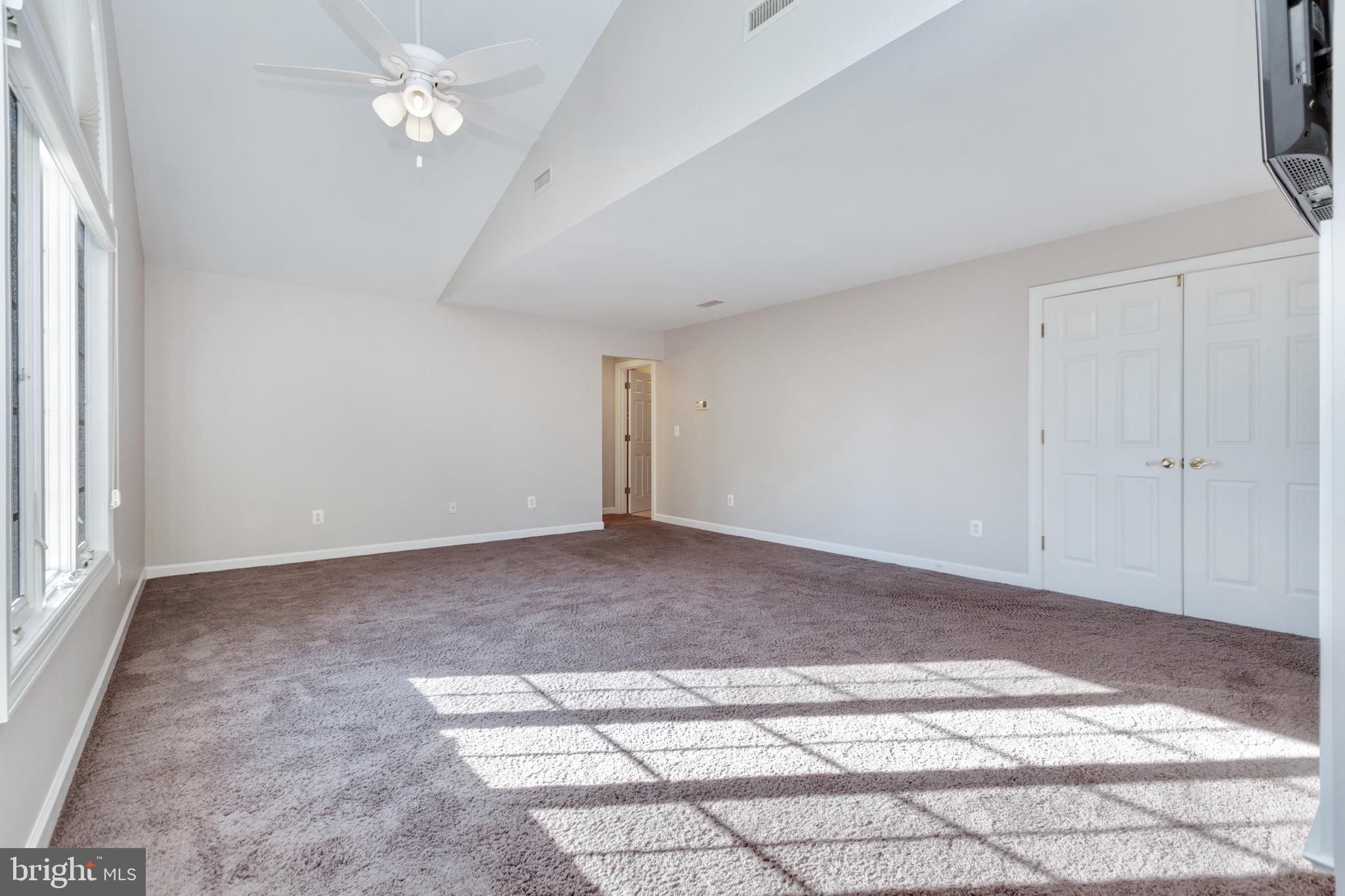 LA VISTA MANOR - Residential