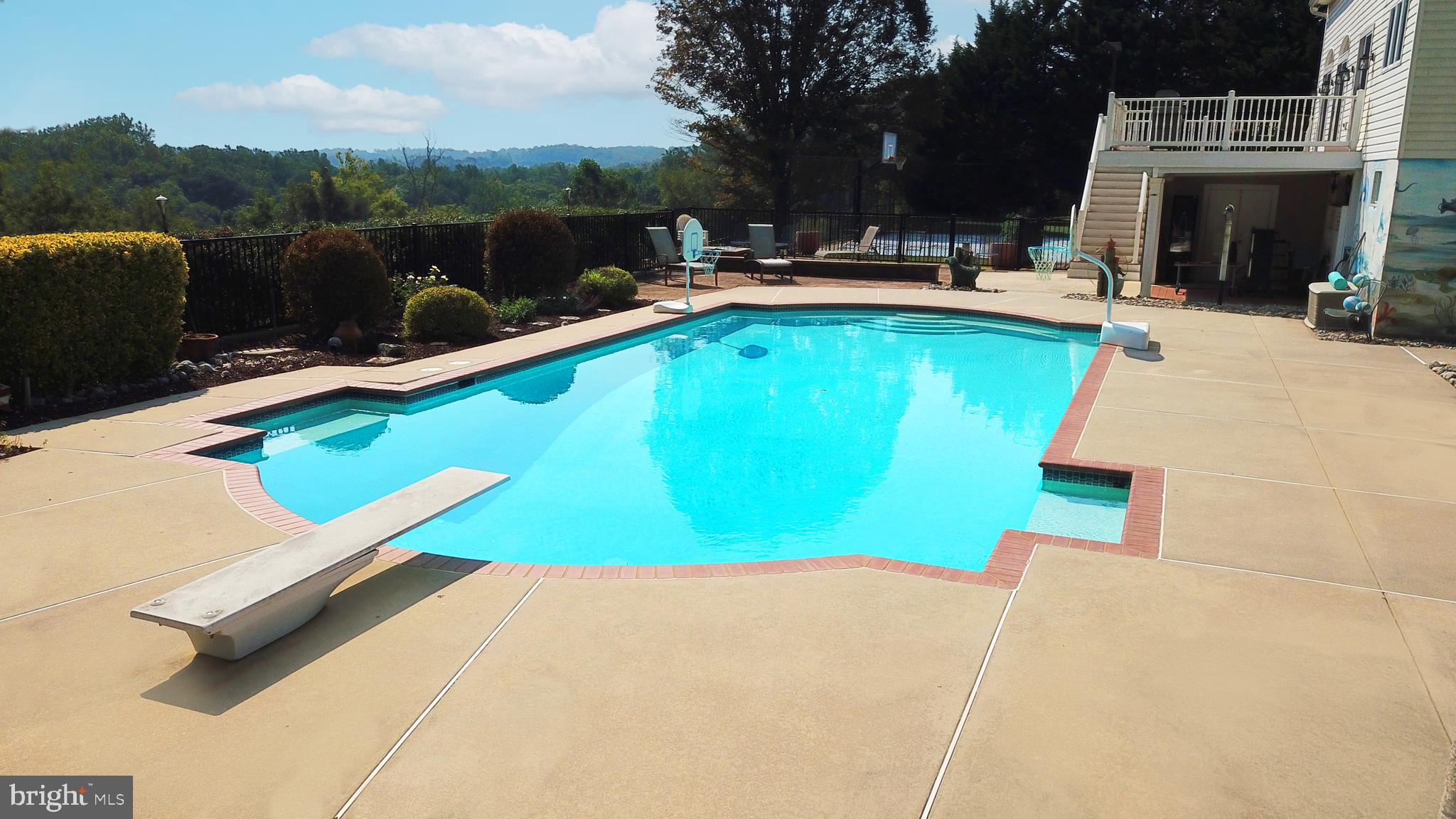 LA VISTA MANOR - Residential