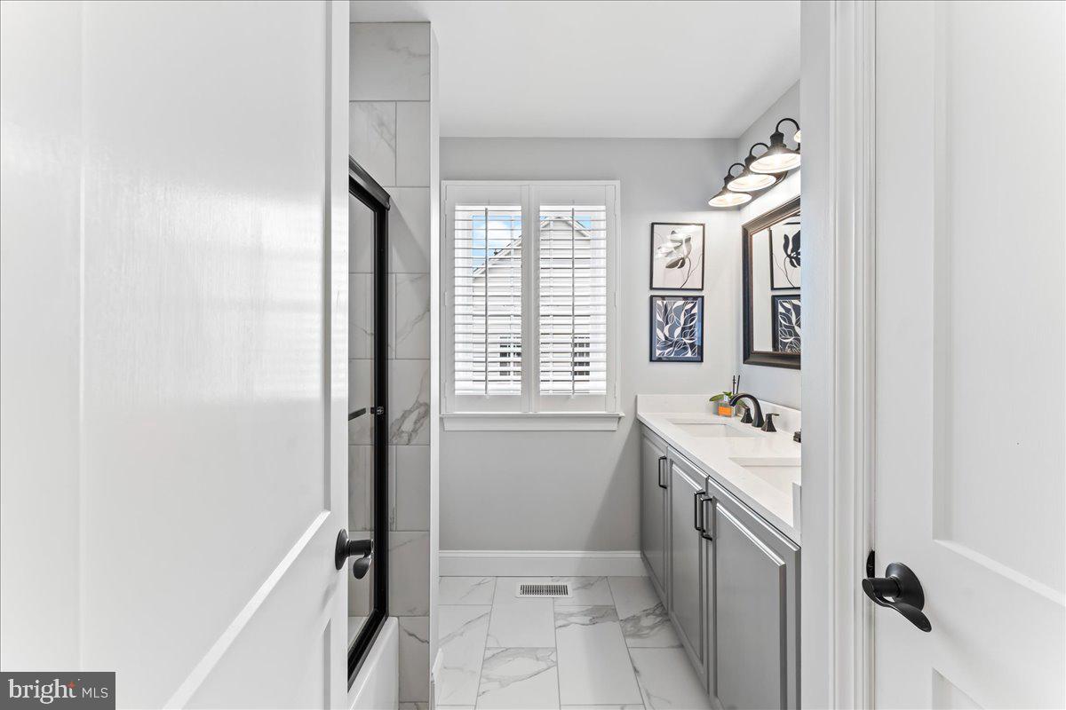 HUNTERS CREEK - Residential