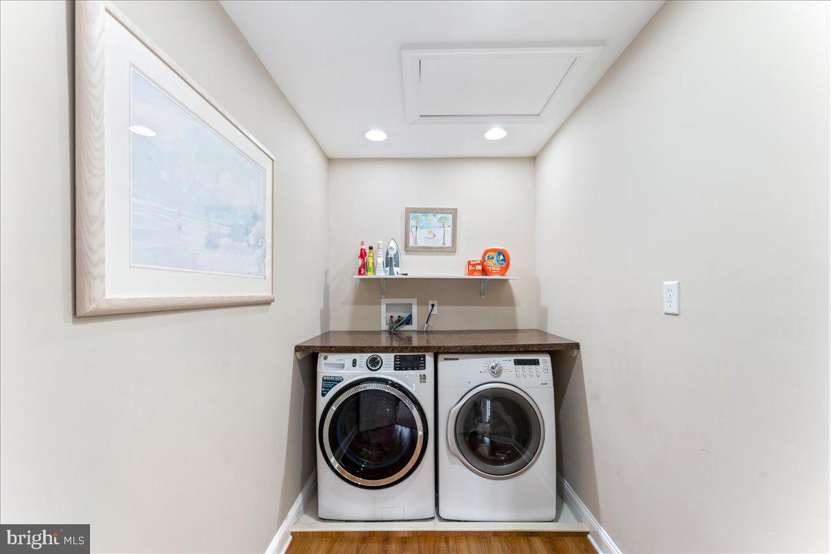 HUNTERS CREEK - Residential