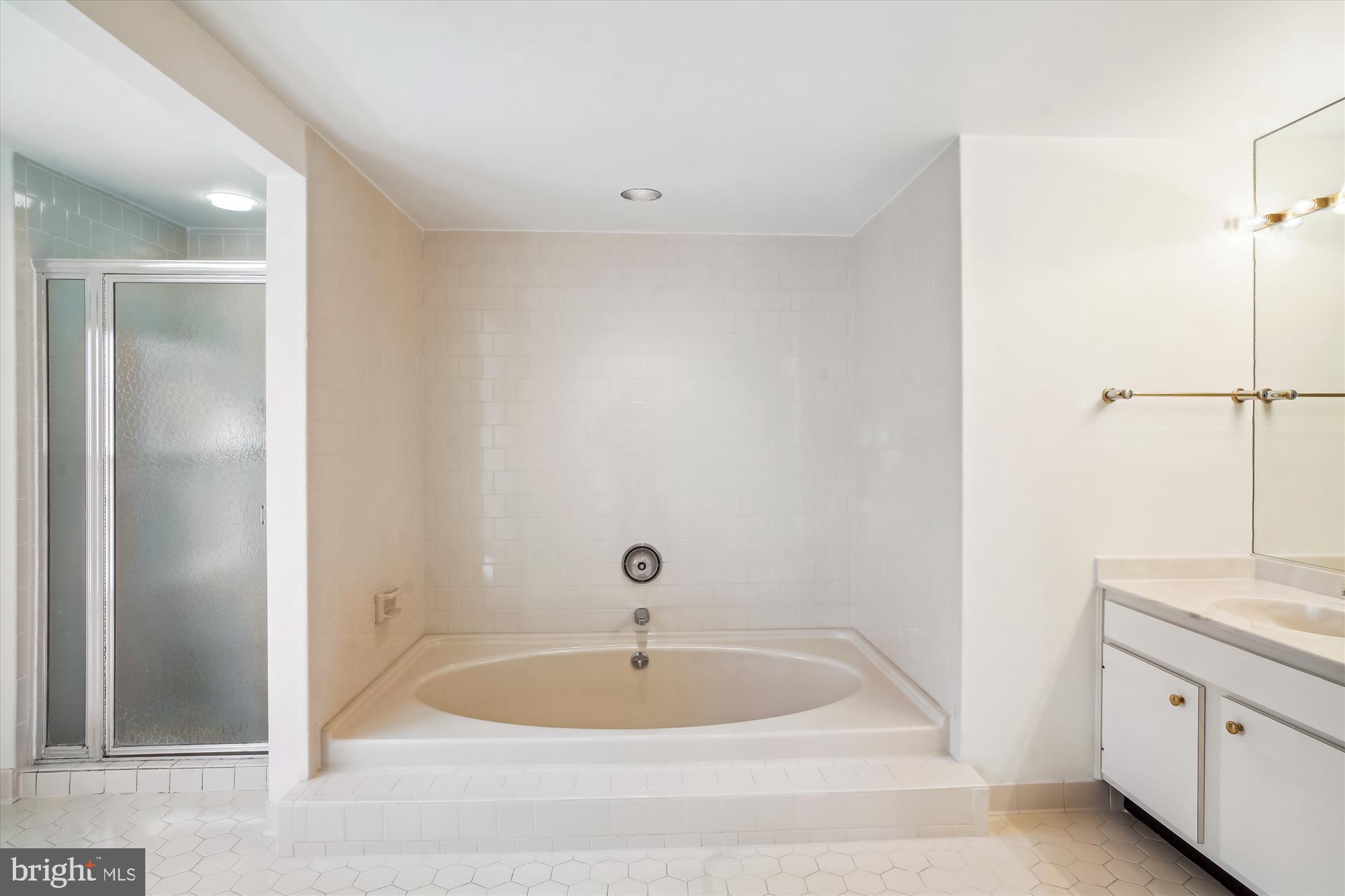 LUXMANOR - Residential