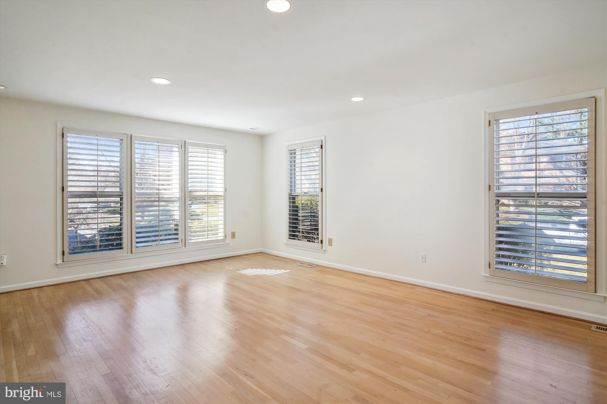 LUXMANOR - Residential