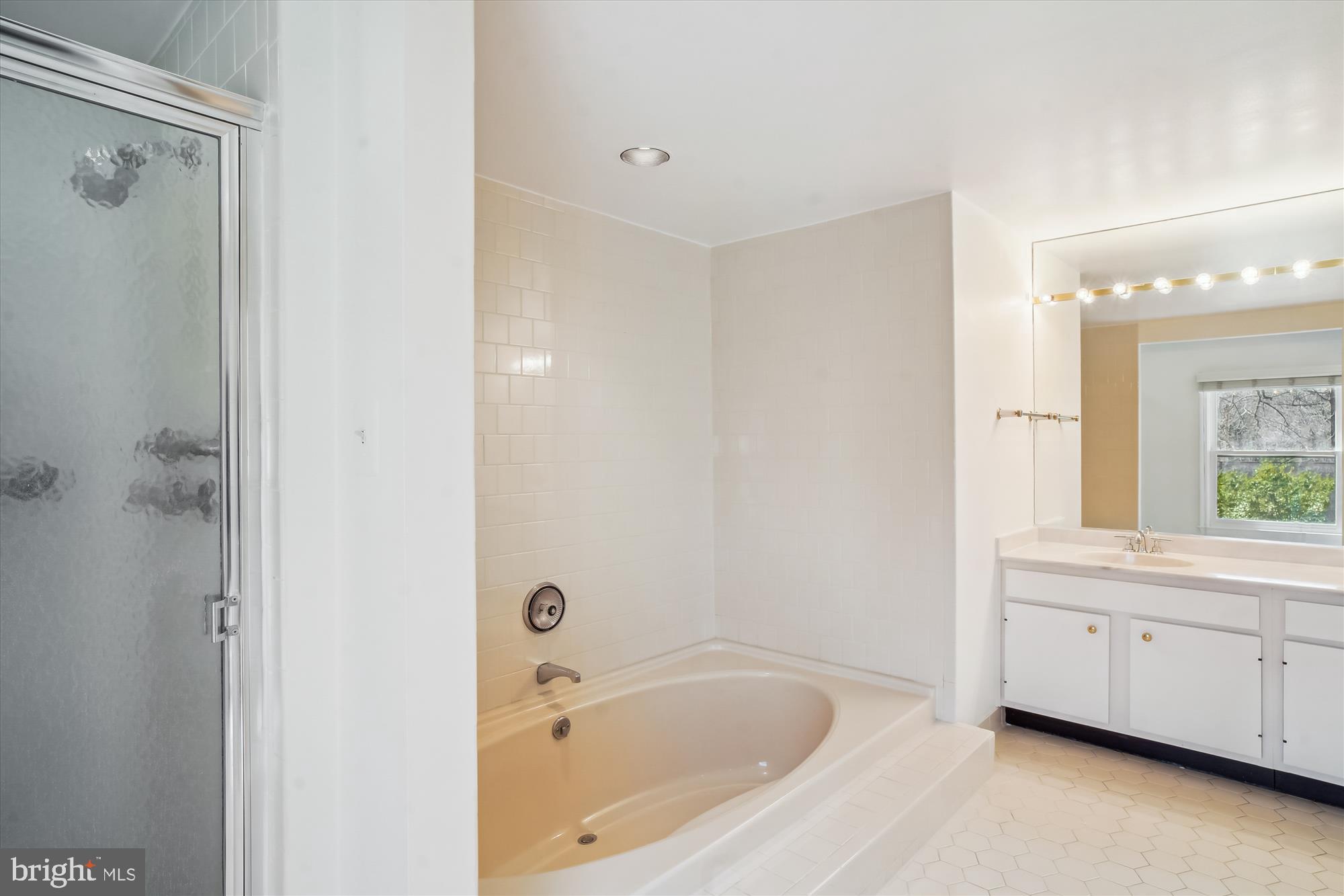 LUXMANOR - Residential