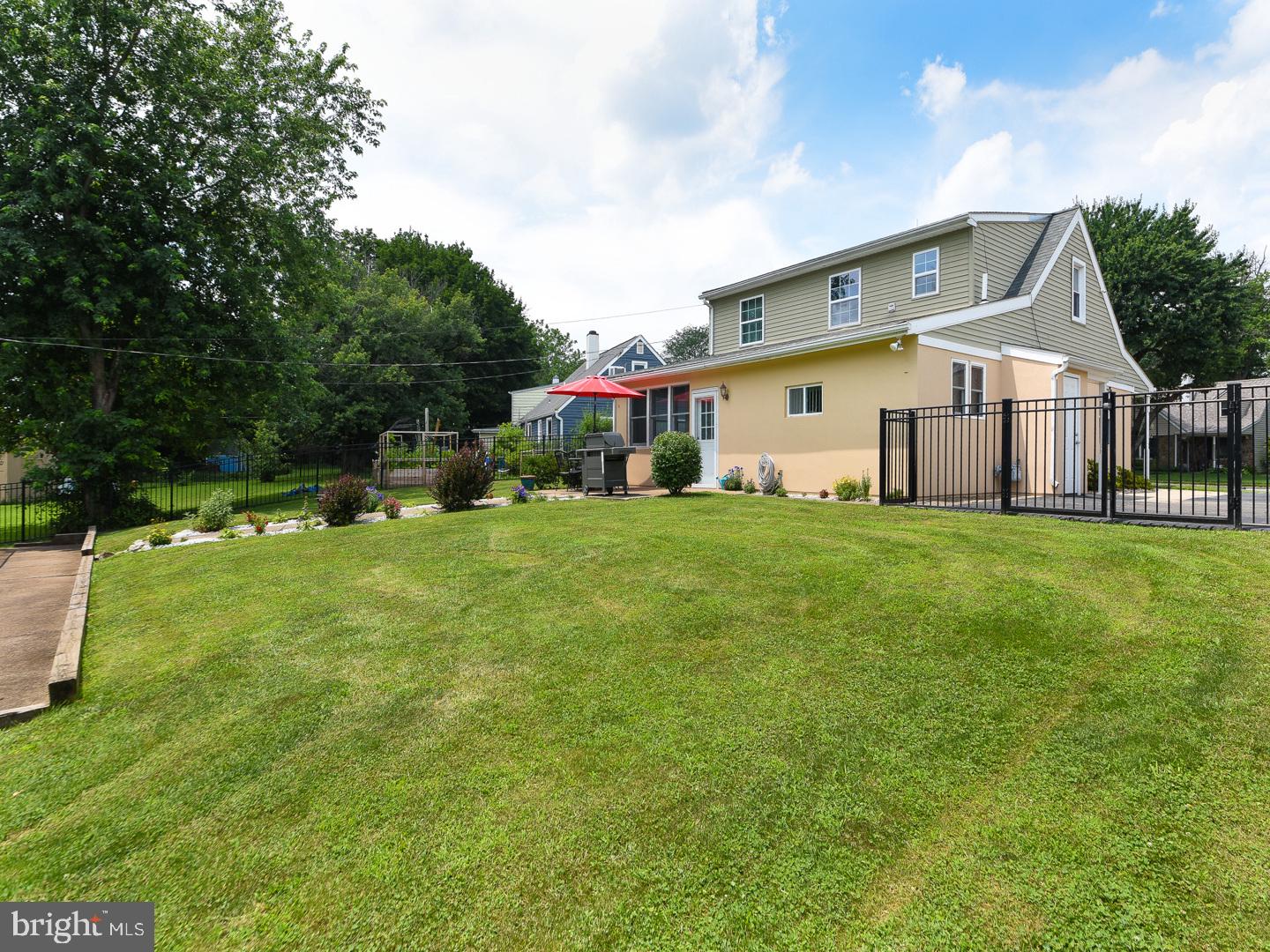 2 REPUBLIC AVE