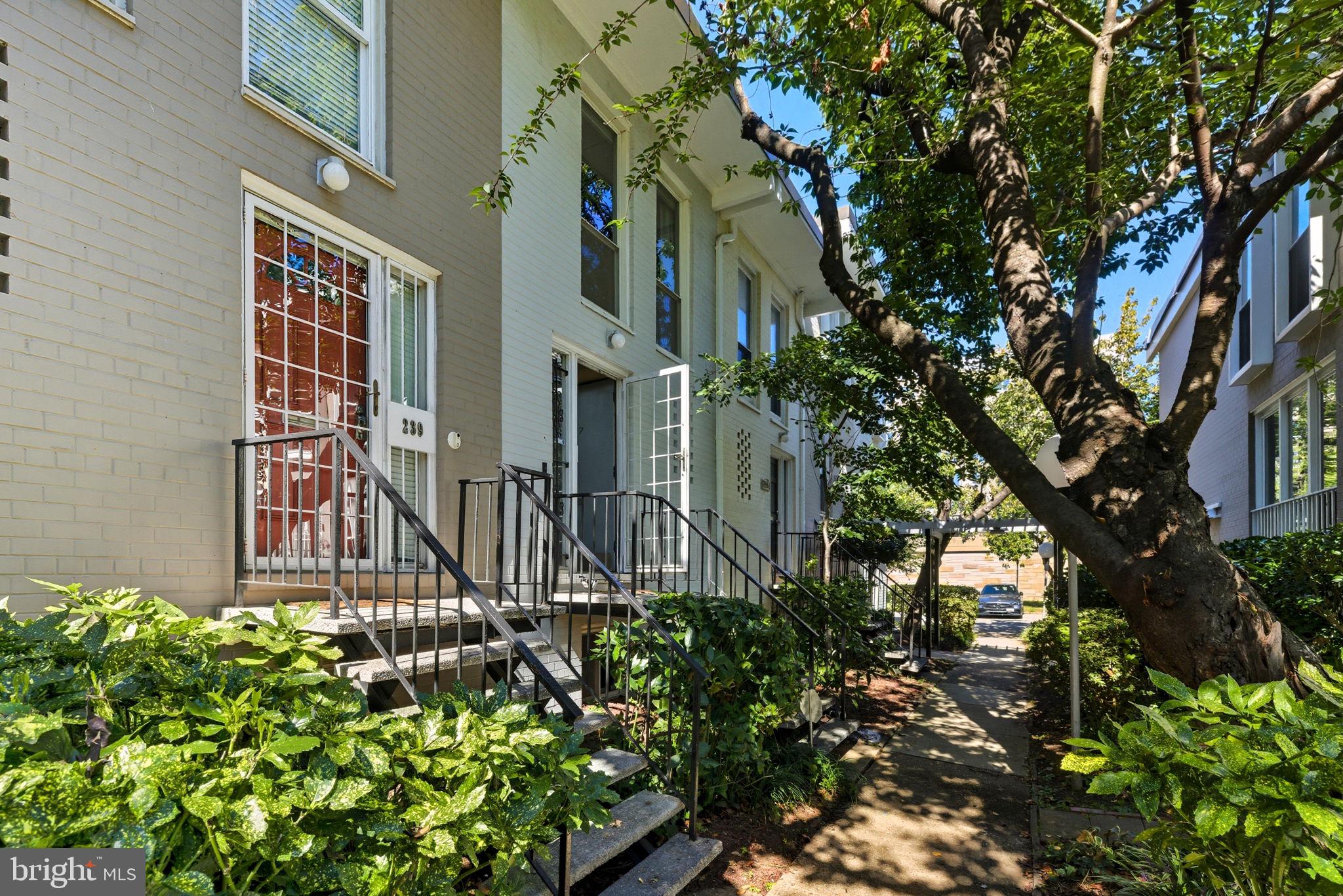 237 G STREET SW 120