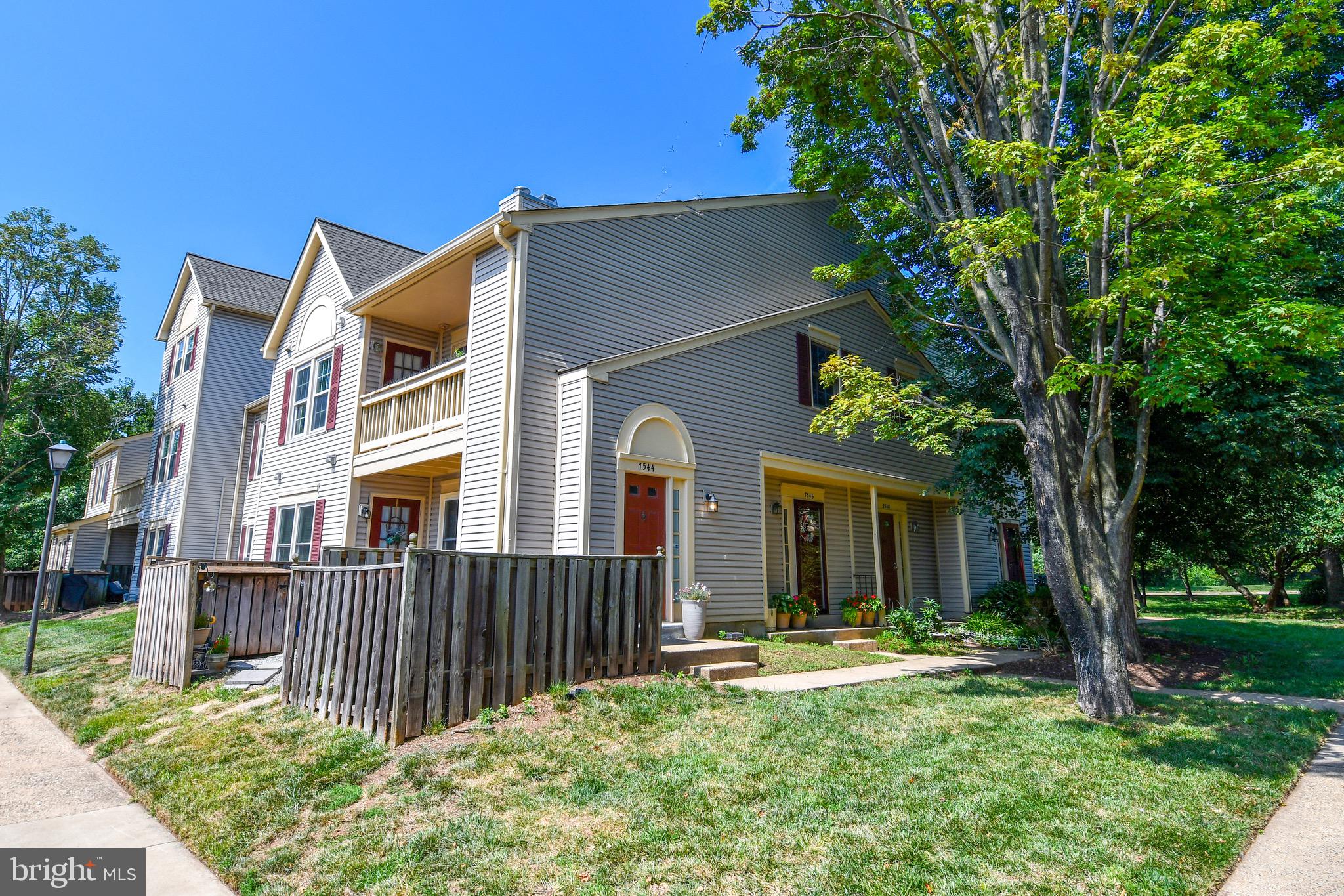 TOO MANY UPGRADES TO LIST! KITCHEN FEATURES MAPLE CABINETS, GRANITE COUNTERTOPS, CERAMIC TILE FLOORING AND MODERN STAINLESS STEEL APPLIANCES. ALSO NEWER AC UNIT AND FURNACE AND 2 ASSIGNED PARKING SPACES! PLEASE GIVE ONE HOUR NOTICE.