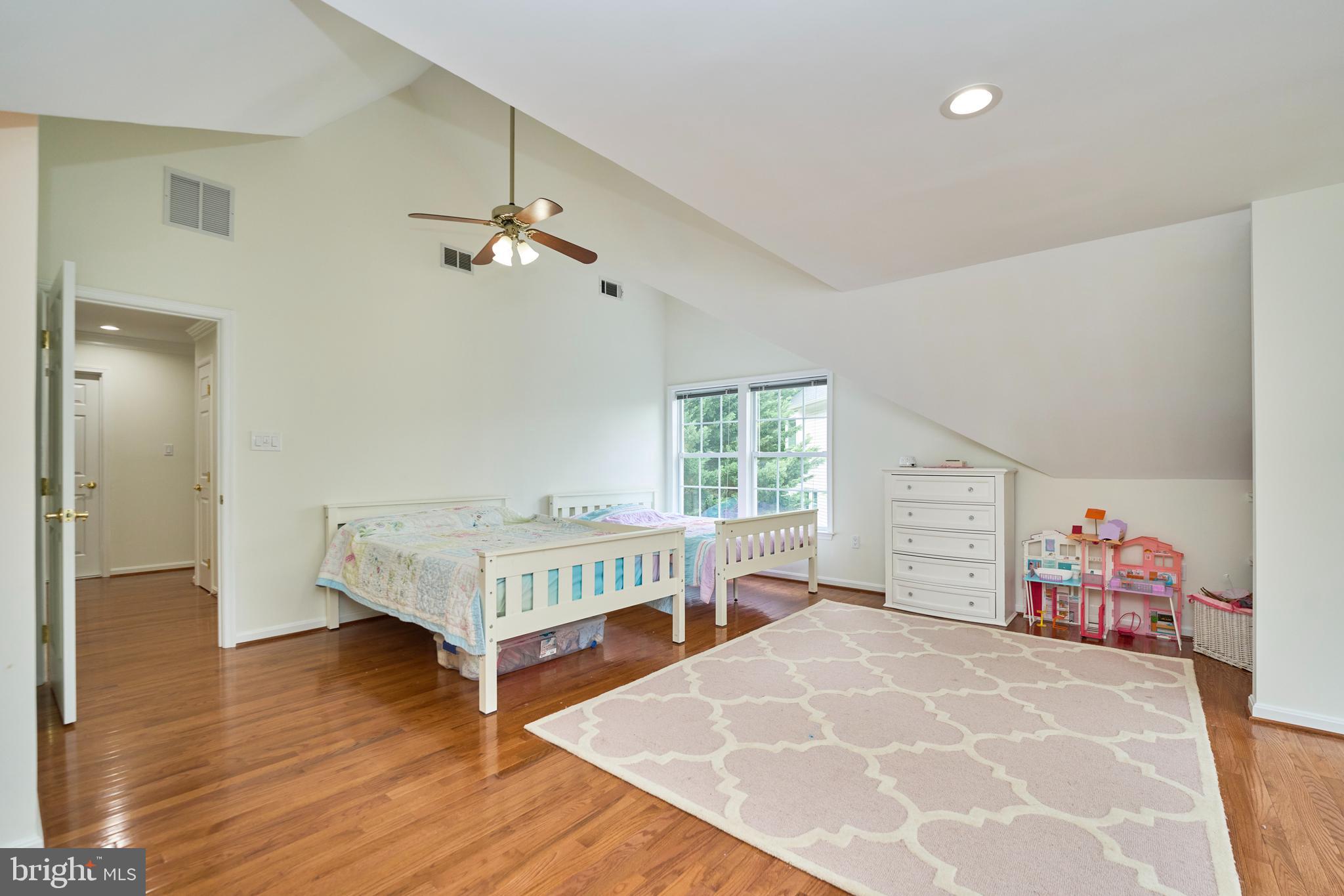 ASHBURN VILLAGE - Residential