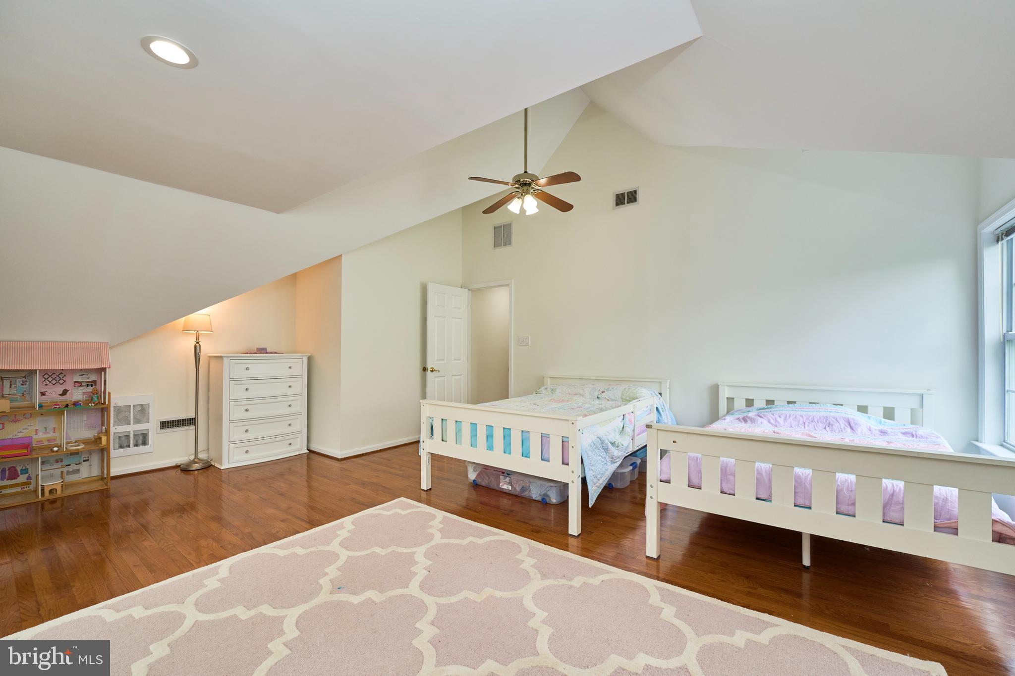 ASHBURN VILLAGE - Residential