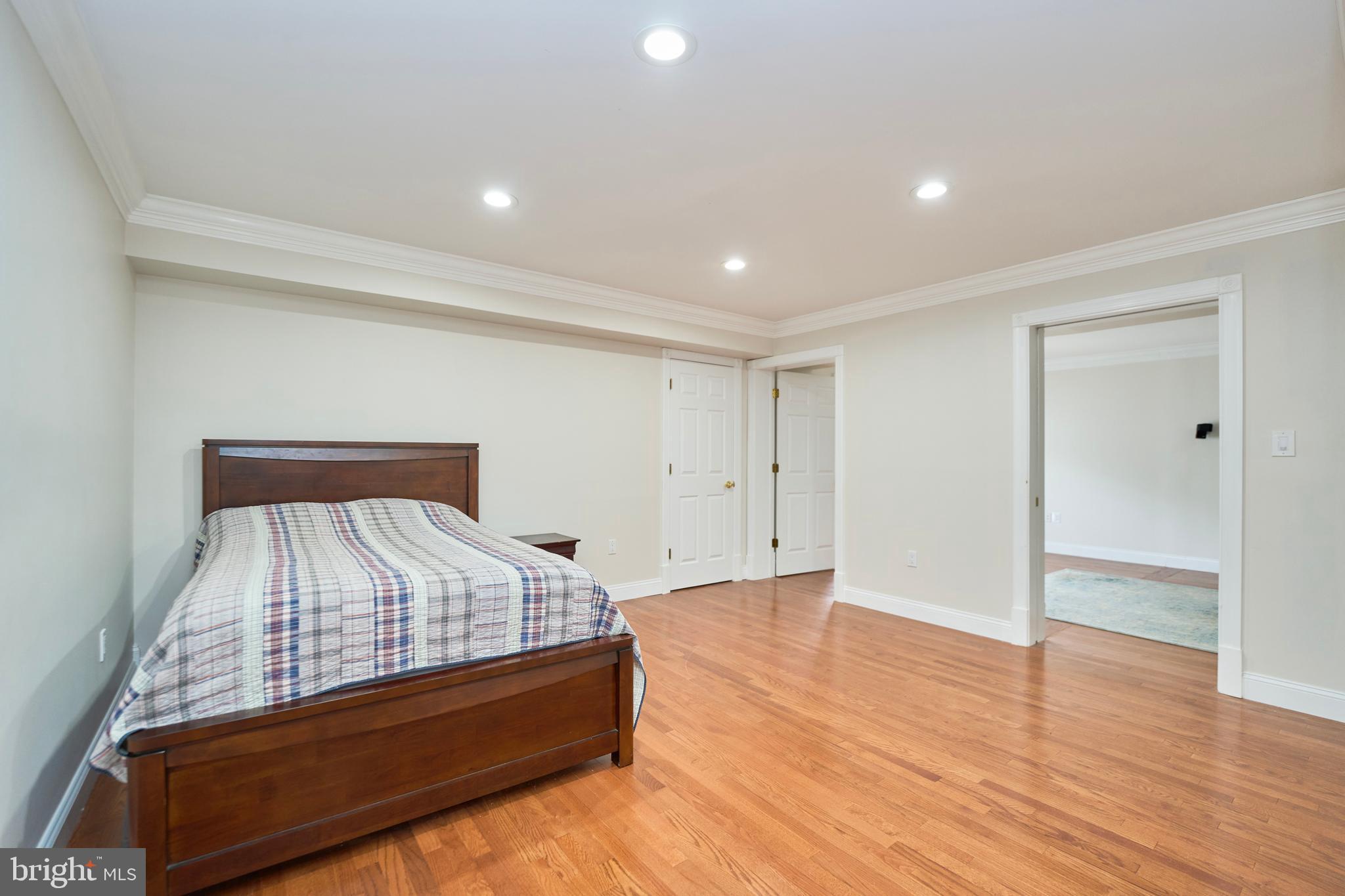 ASHBURN VILLAGE - Residential