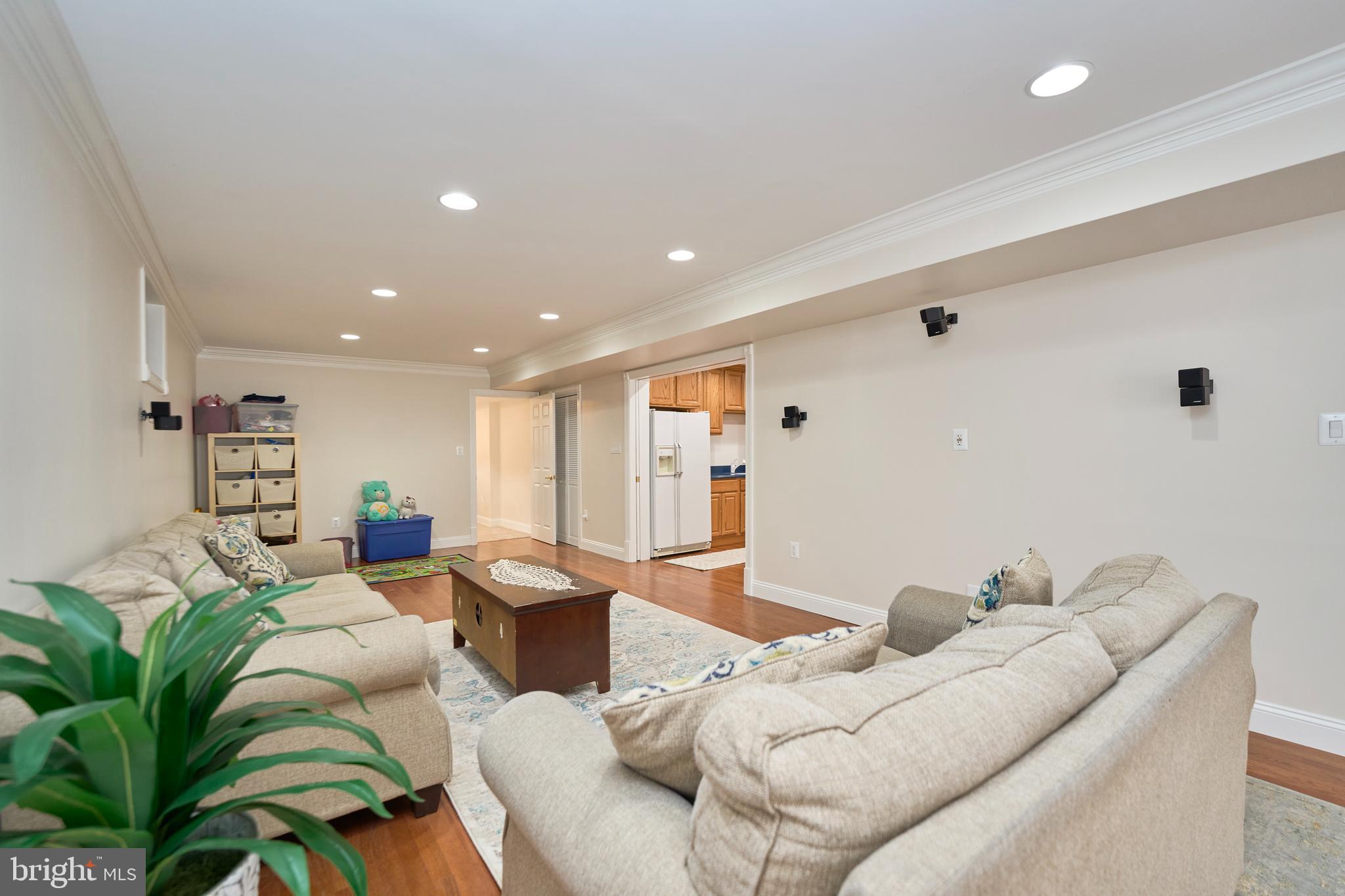 ASHBURN VILLAGE - Residential