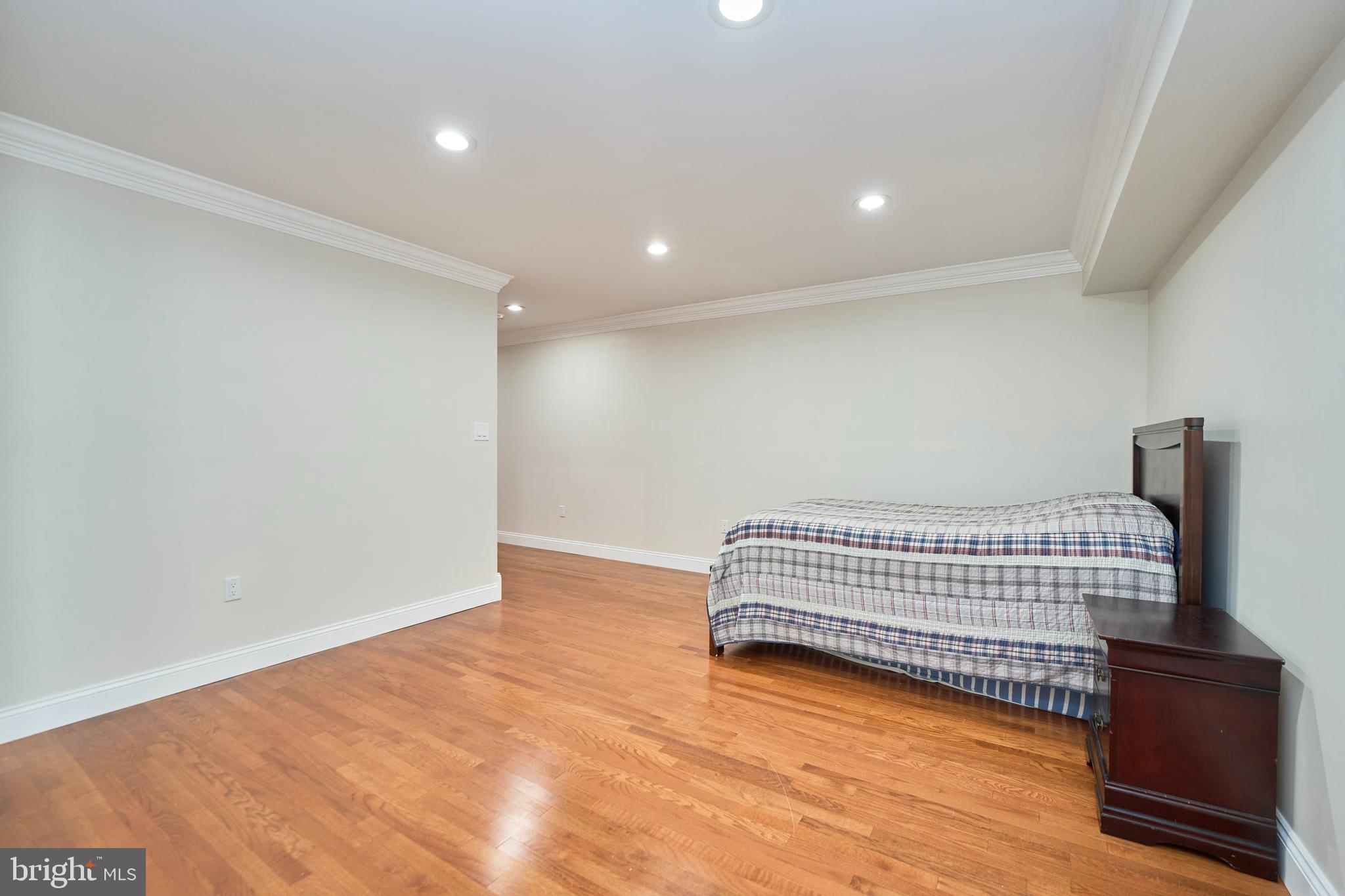 ASHBURN VILLAGE - Residential