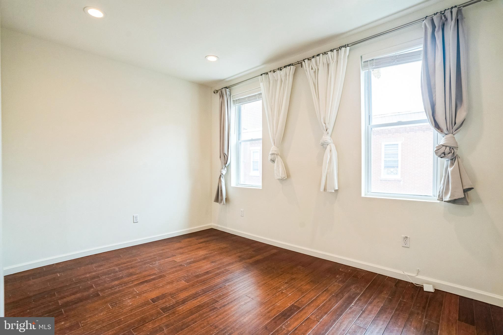 POINT BREEZE - Residential