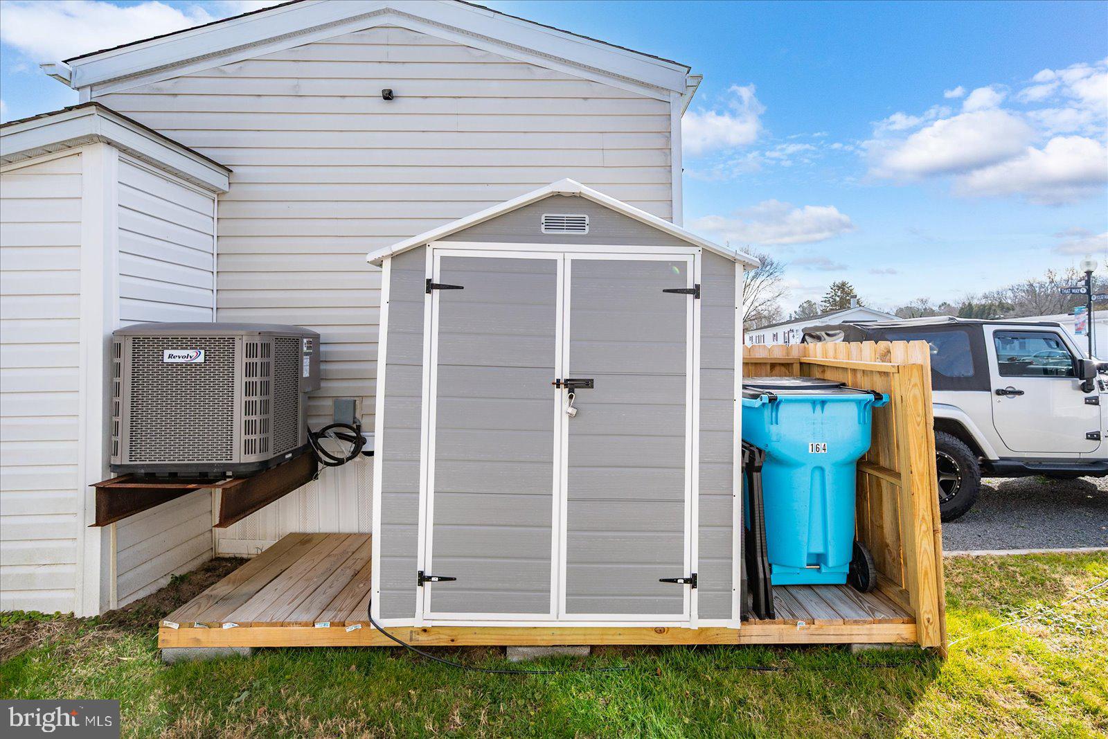 SALT LIFE PARK LLC - Residential