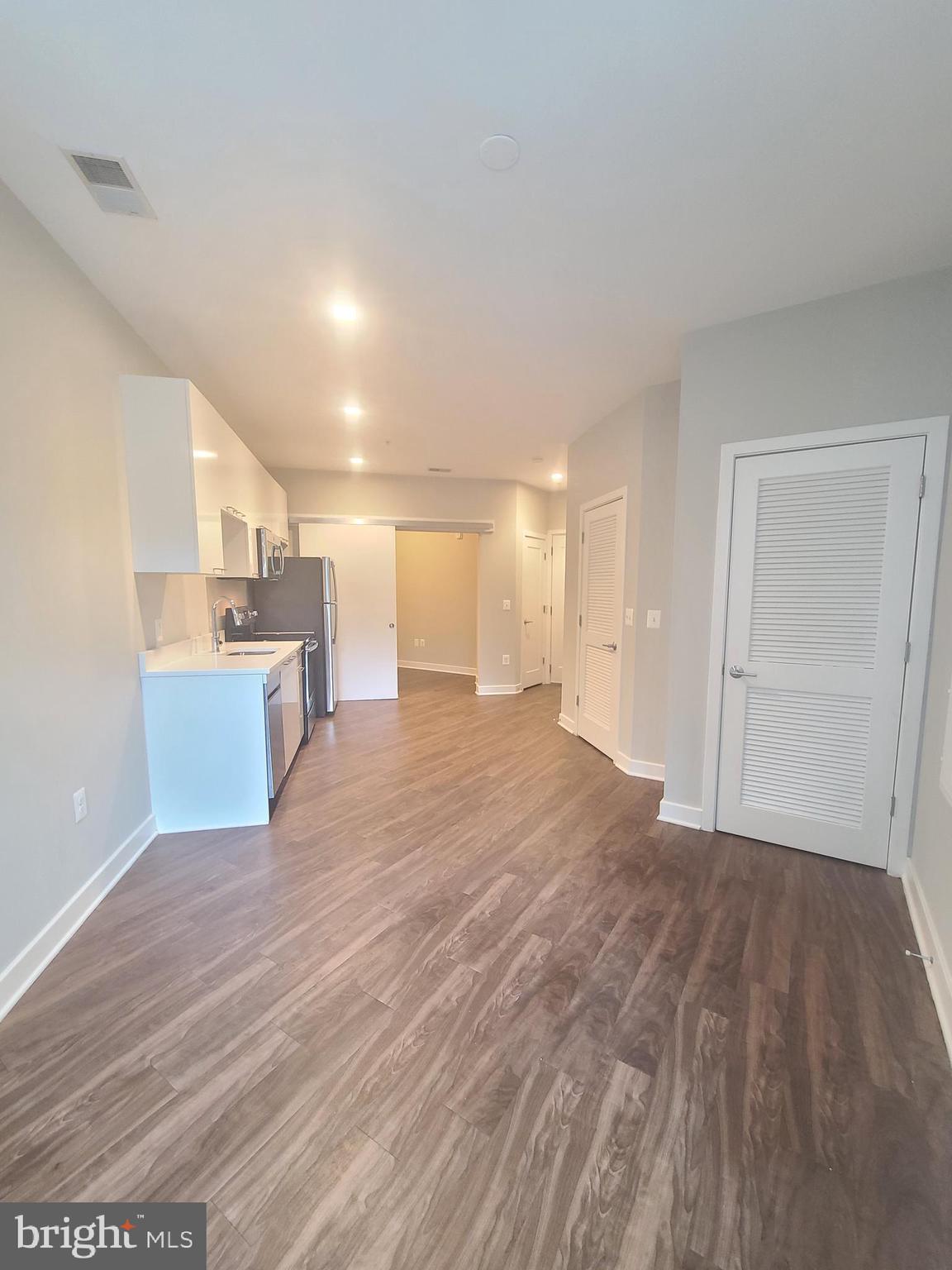 TRAFALGAR FLATS - Residential Lease