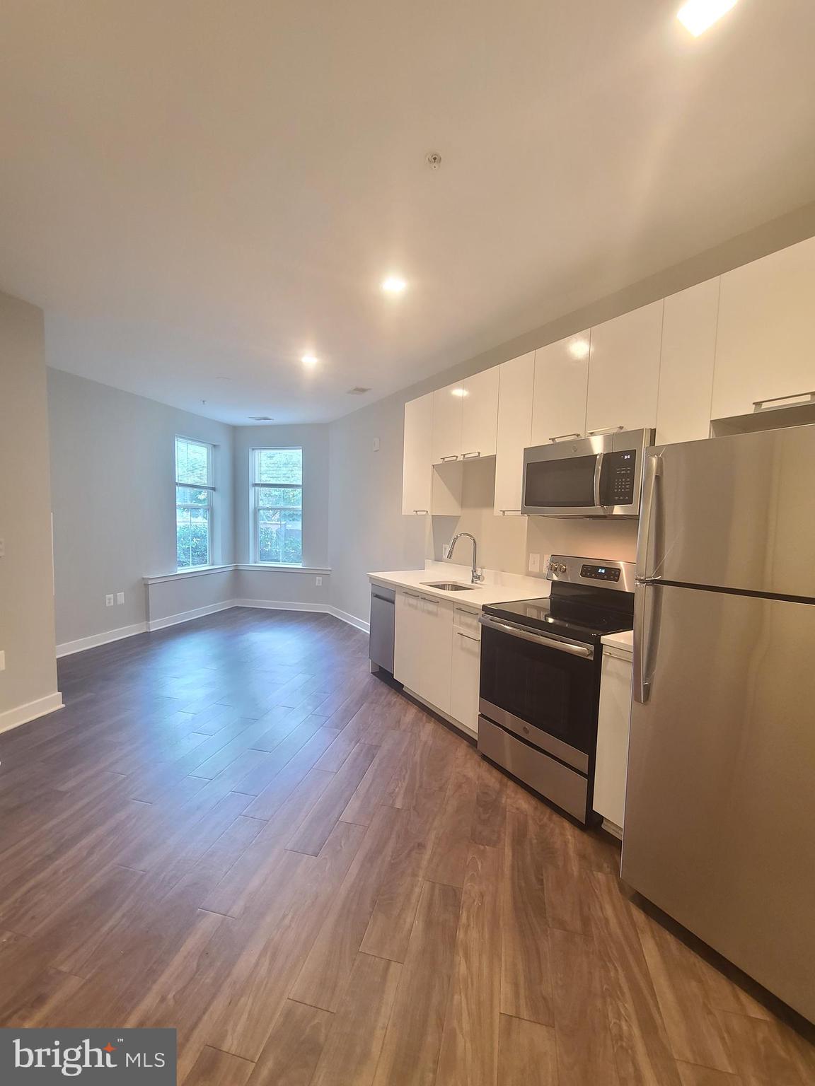 TRAFALGAR FLATS - Residential Lease