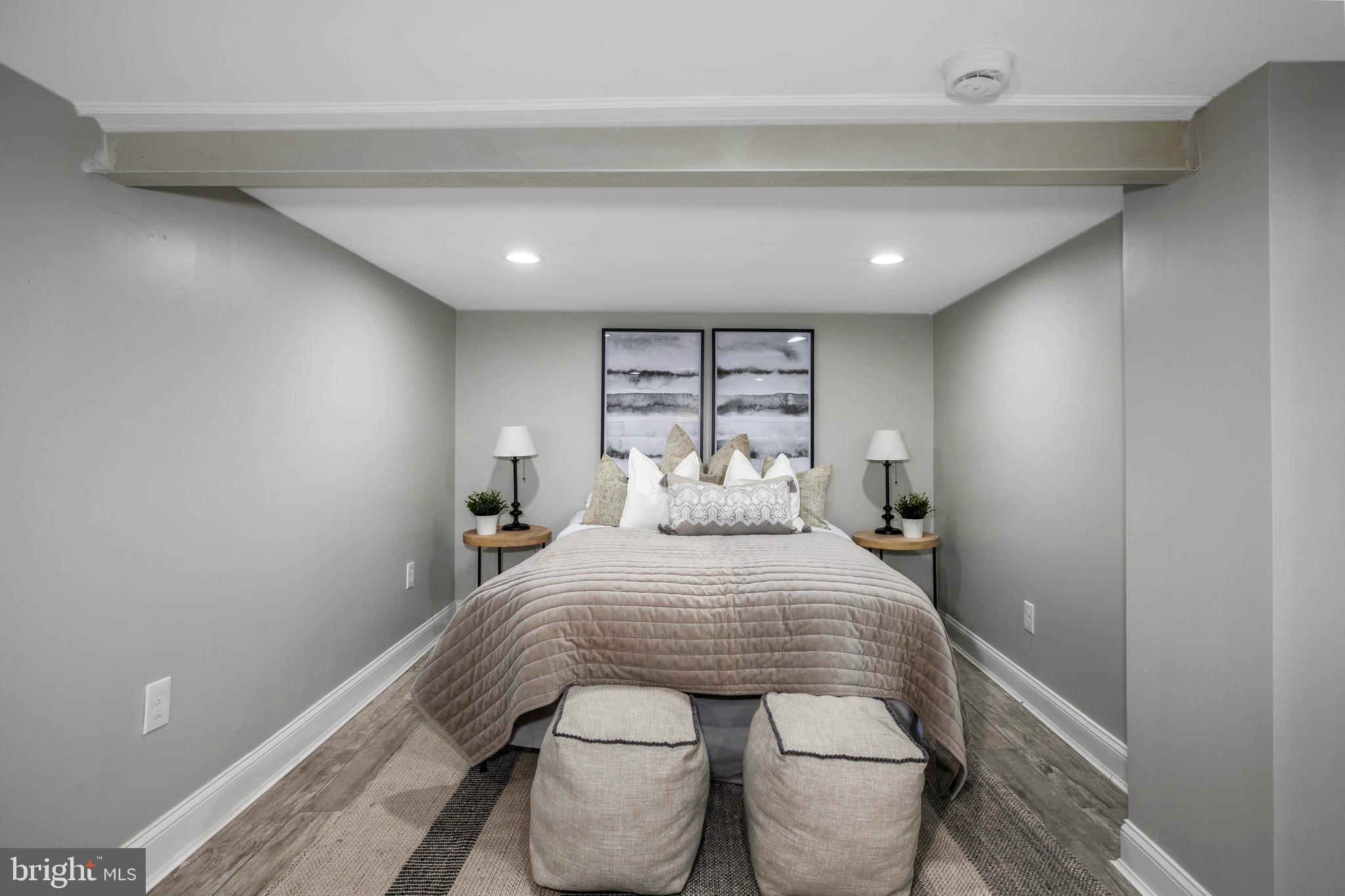 MONTEBELLO LAKE - Residential