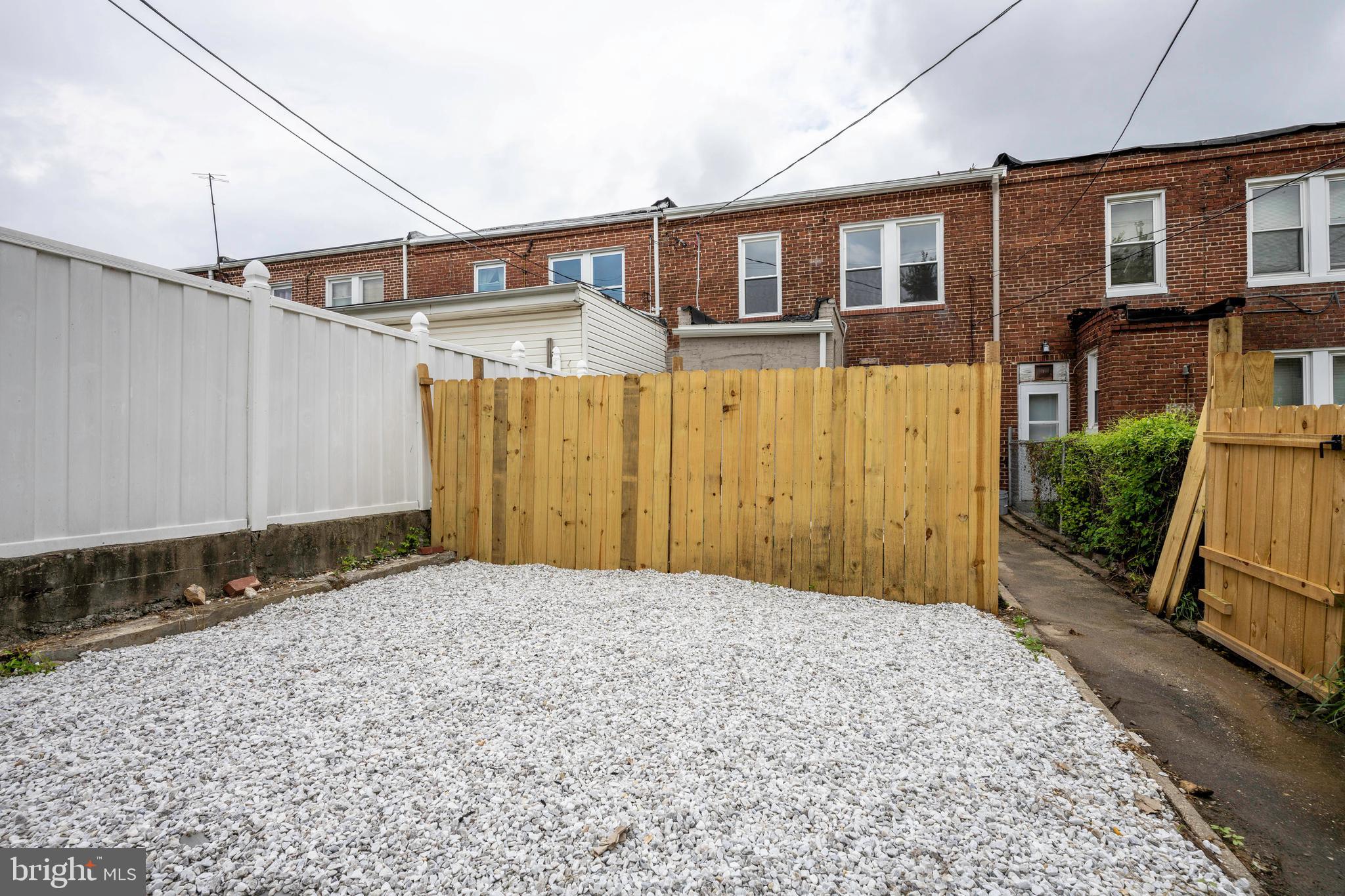 MONTEBELLO LAKE - Residential