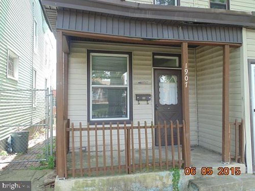 4 bedroom 1 bath townhome completely upgraded. Fresh paint throughout, brand new carpet new vinyl flooring in kitchen, all new windowblinds . Home has brand new plumbing throughout. You wont find another home in the city in this condition for this price. Seller had a new $7000 PVC sewer pipe installed to street.