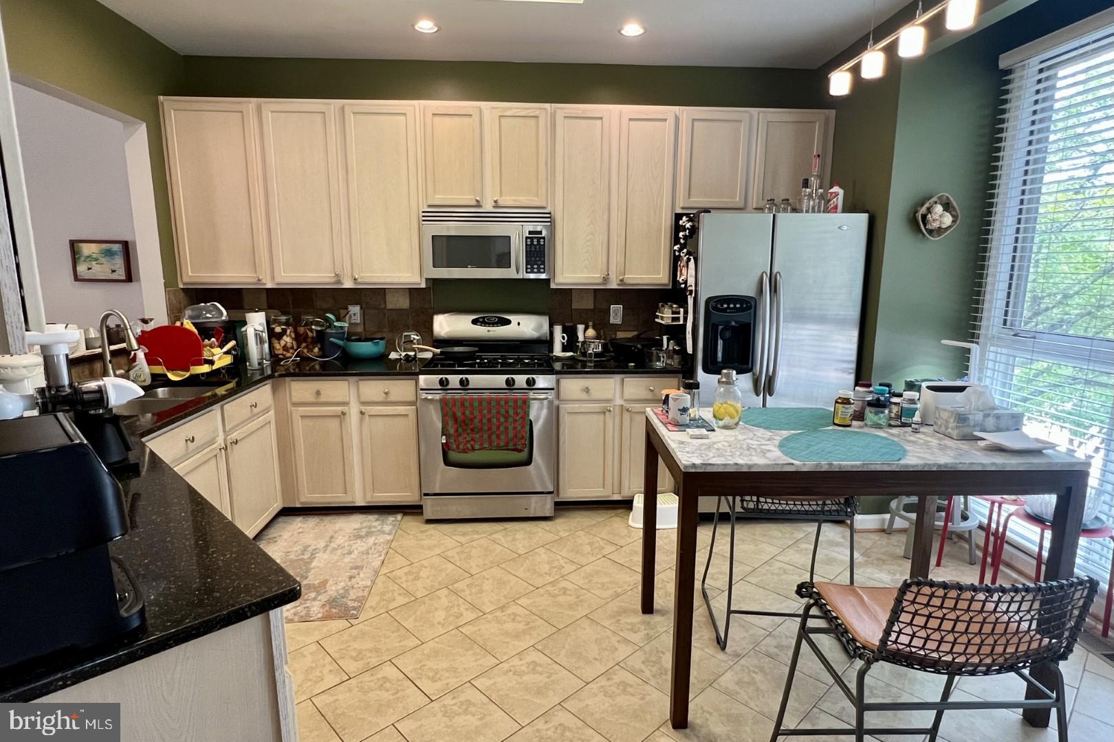 SUMMIT CHASE - Residential Lease