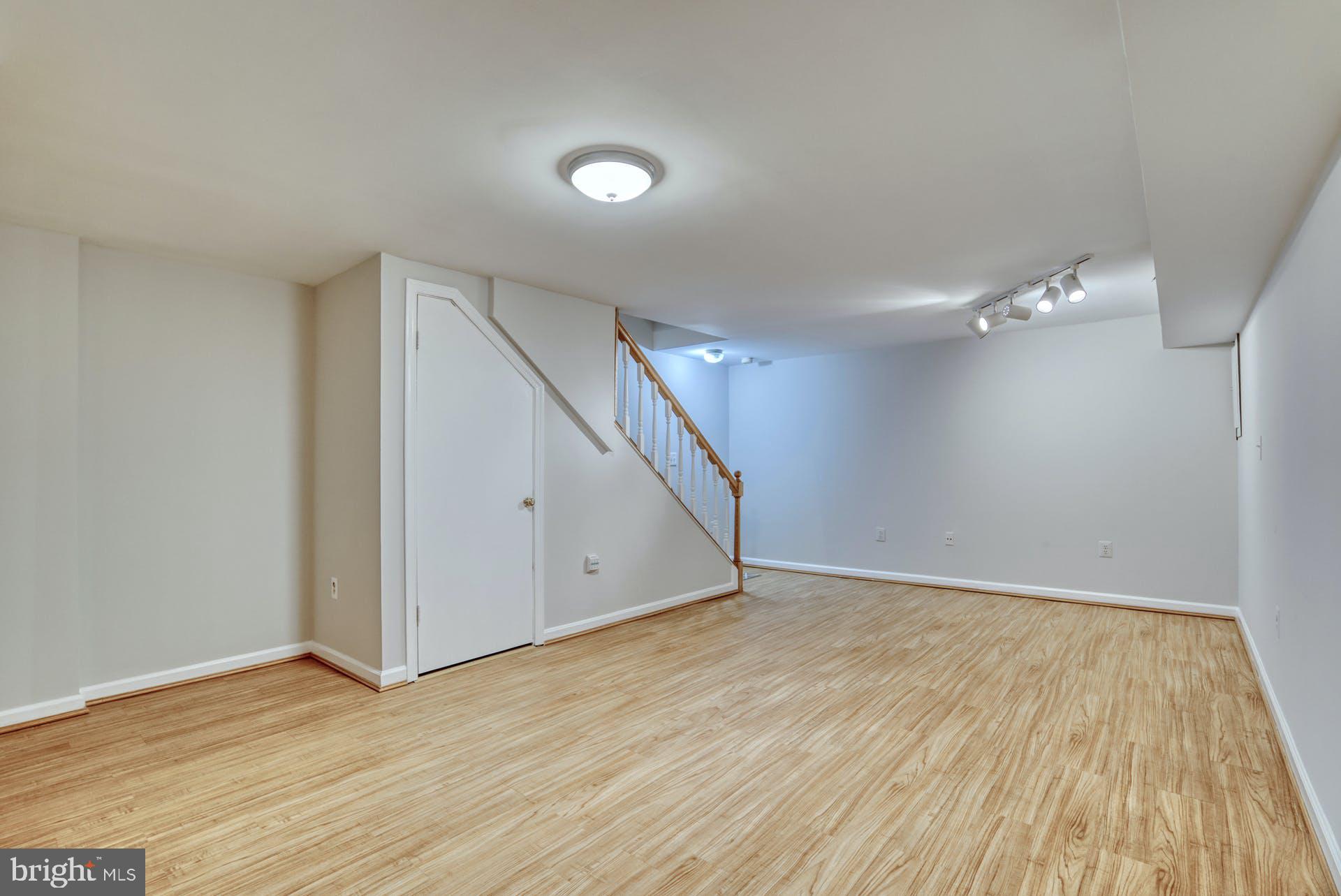 DUNDREE KNOLL - Residential