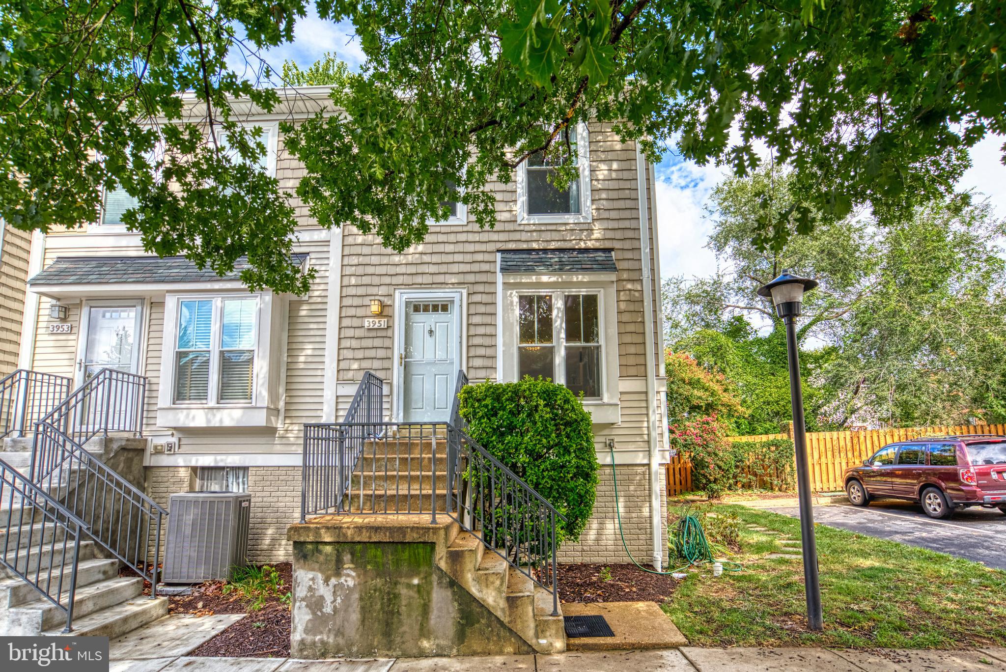 DUNDREE KNOLL - Residential