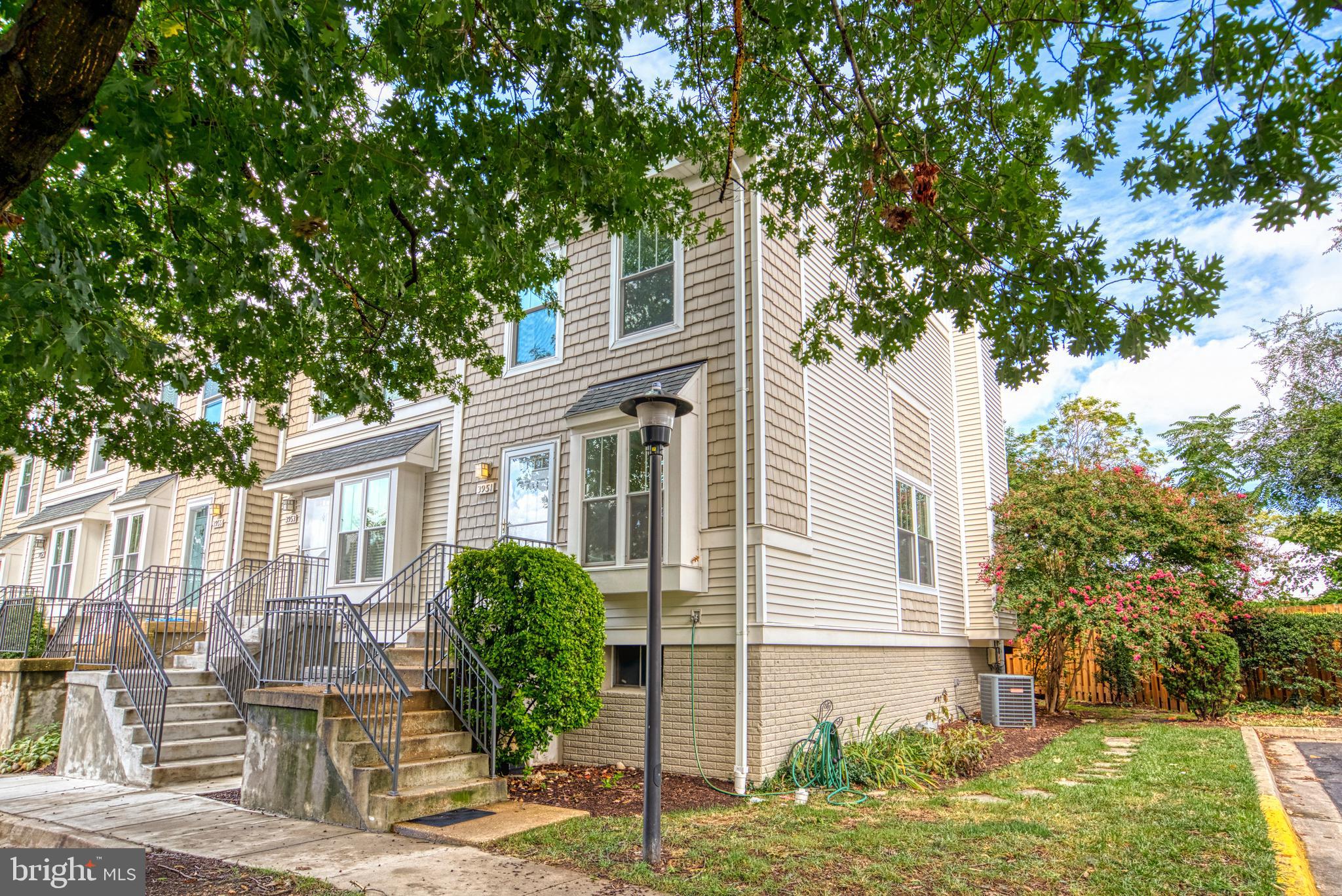 DUNDREE KNOLL - Residential