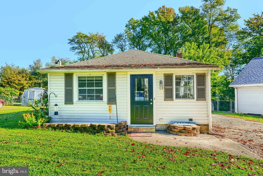 Rancher alert!  

Located within walking distance to the Bush River Yacht Club, this quaint home has been updated with new LVP flooring throughout both levels, freshly painted throughout, new exterior shutters and siding, upgraded kitchen countertops and appliances with in the last 3 years.  Relax in your fully fenced back yard or take a stroll down the street to the yacht club for water views.