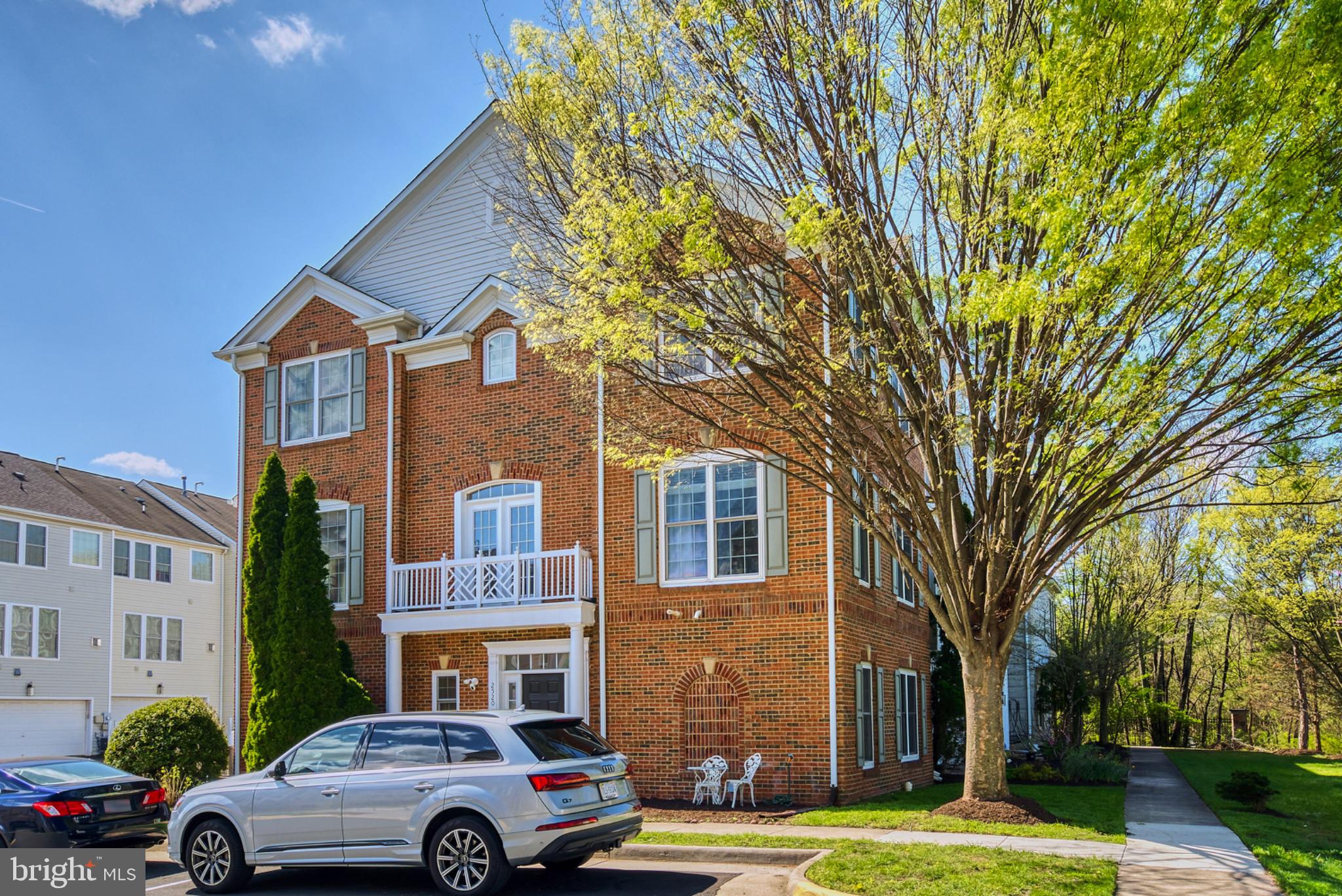 2520 WALNUT LEAF LANE