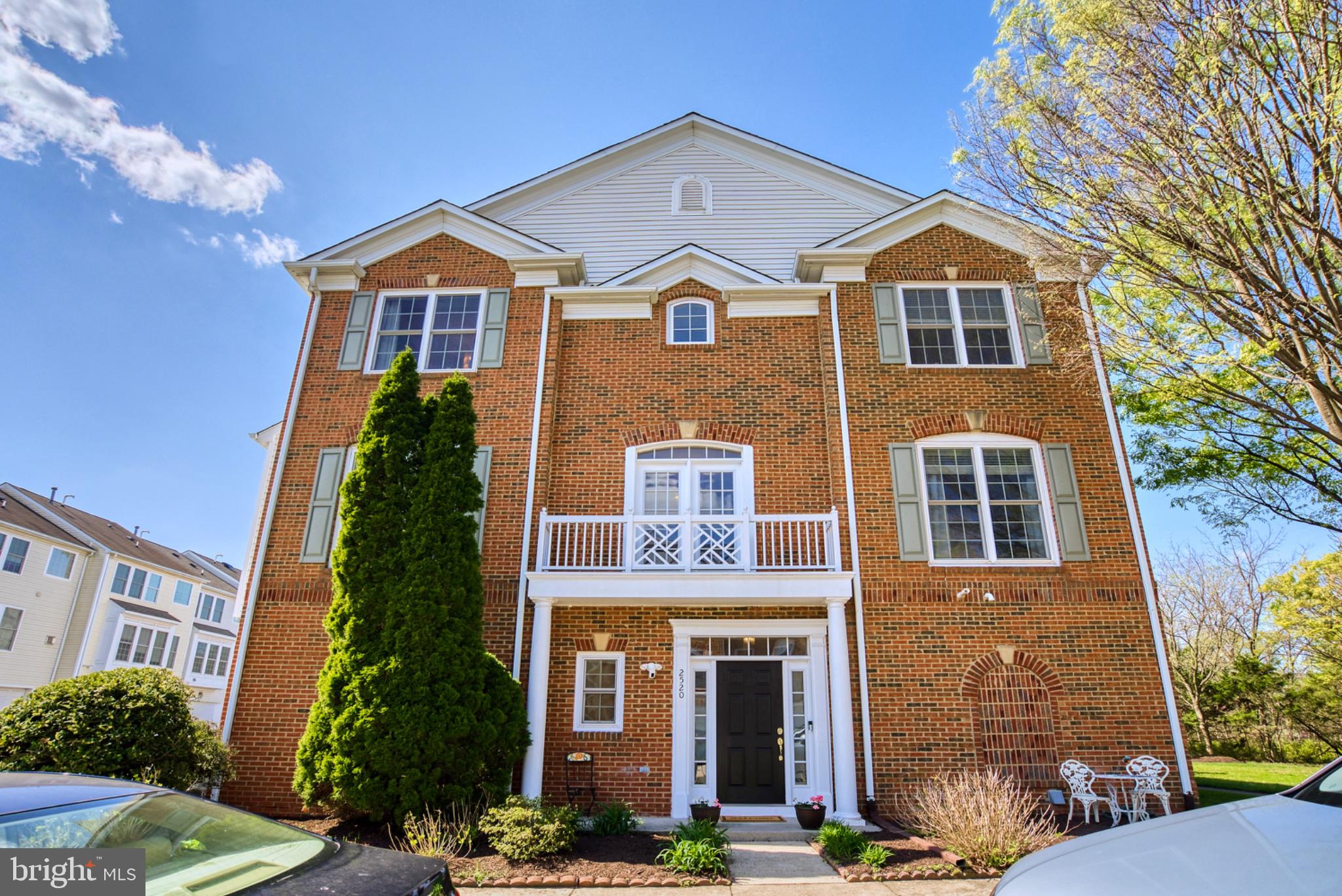 2520 WALNUT LEAF LANE