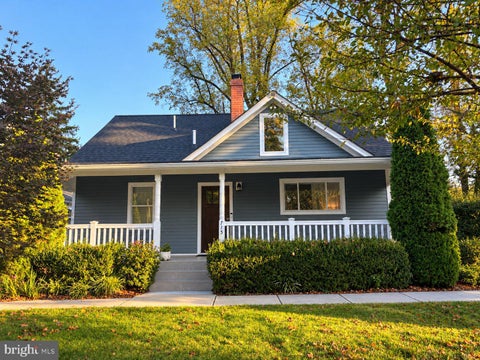 Photo of 715 Roxboro Road, ROCKVILLE, MD 20850 (MLS # MDMC2261880)