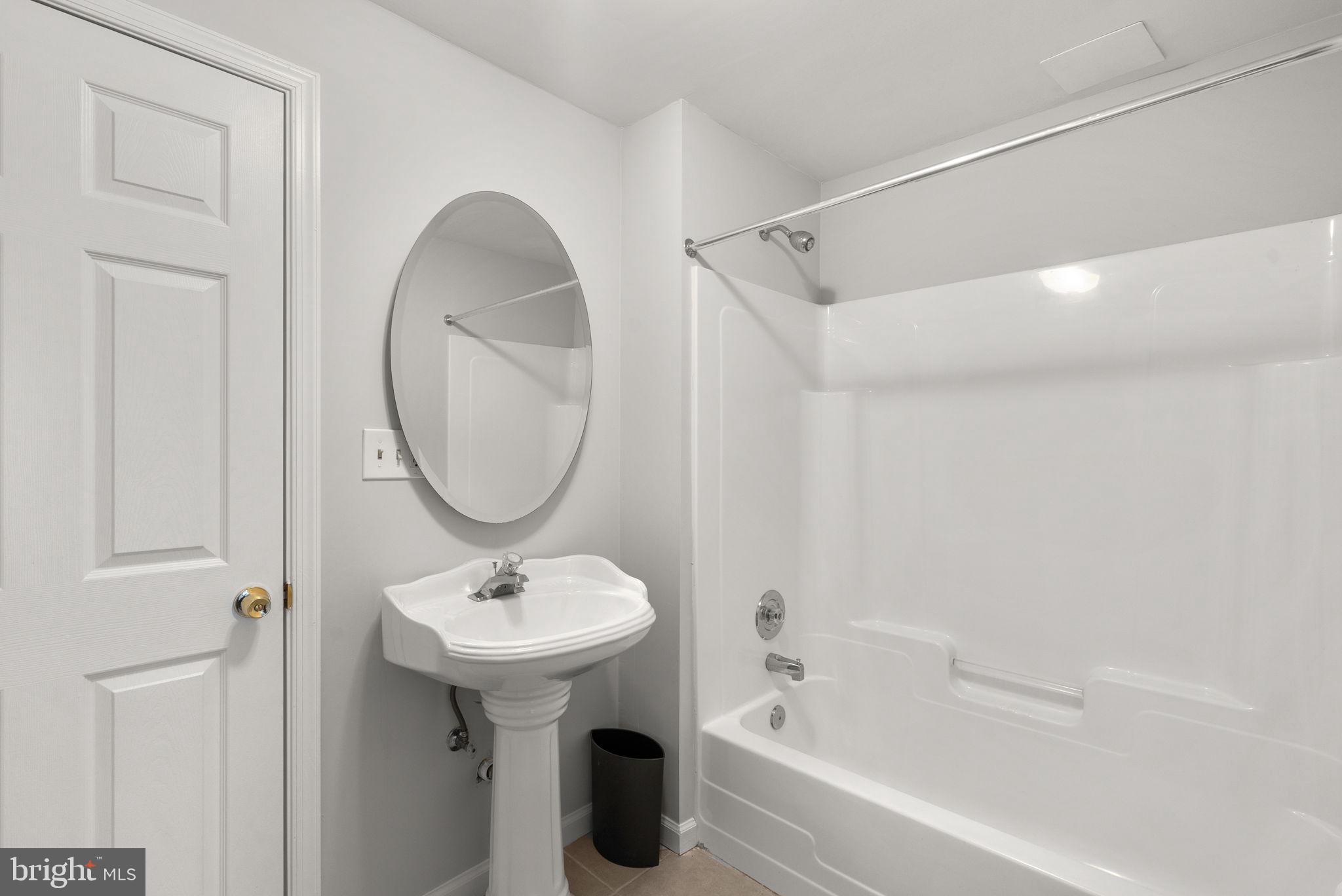 BRIAR HILL - Residential