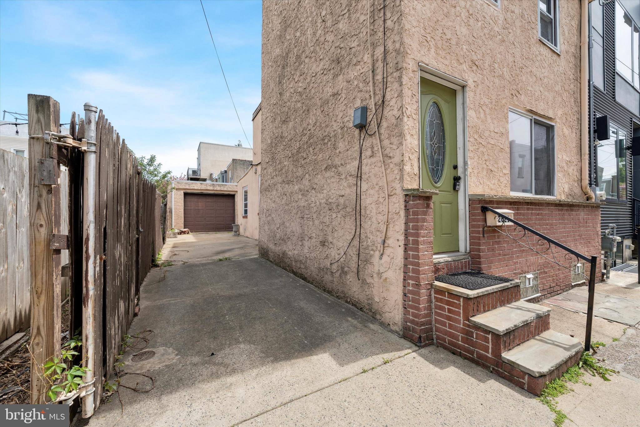 2621 E ALBERT STREET