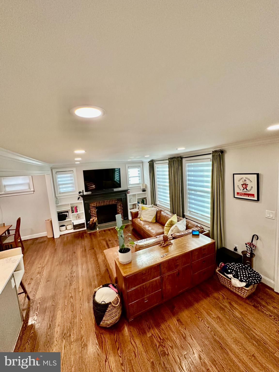 2905 CARLTON AVENUE NE